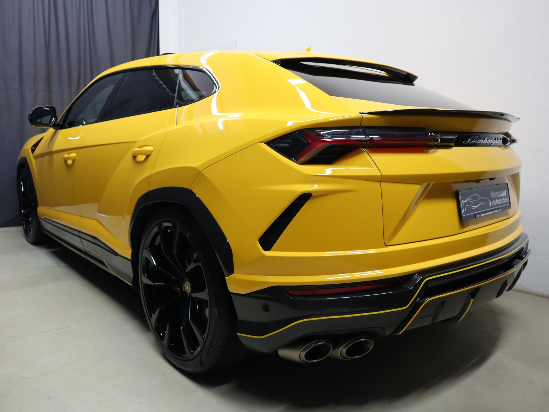 LAMBORGHINI Urus E-Gear - Full PPF - Carbon - Panorama - Luftfederung - B&O - Akrapovic - 650 PS-image-4