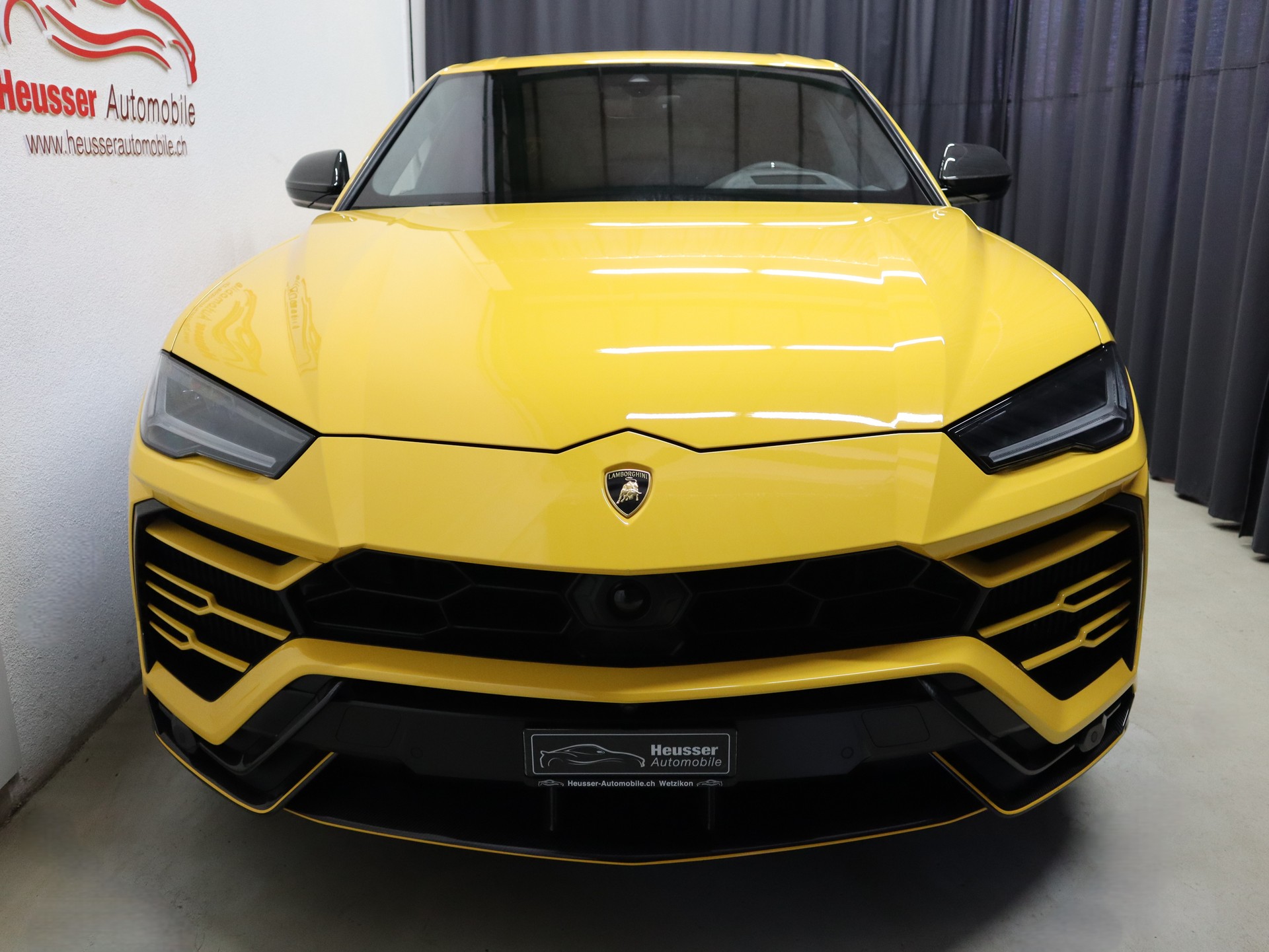 LAMBORGHINI Urus E-Gear - Full PPF - Carbon - Panorama - Luftfederung - B&O - Akrapovic - 650 PS-image-6