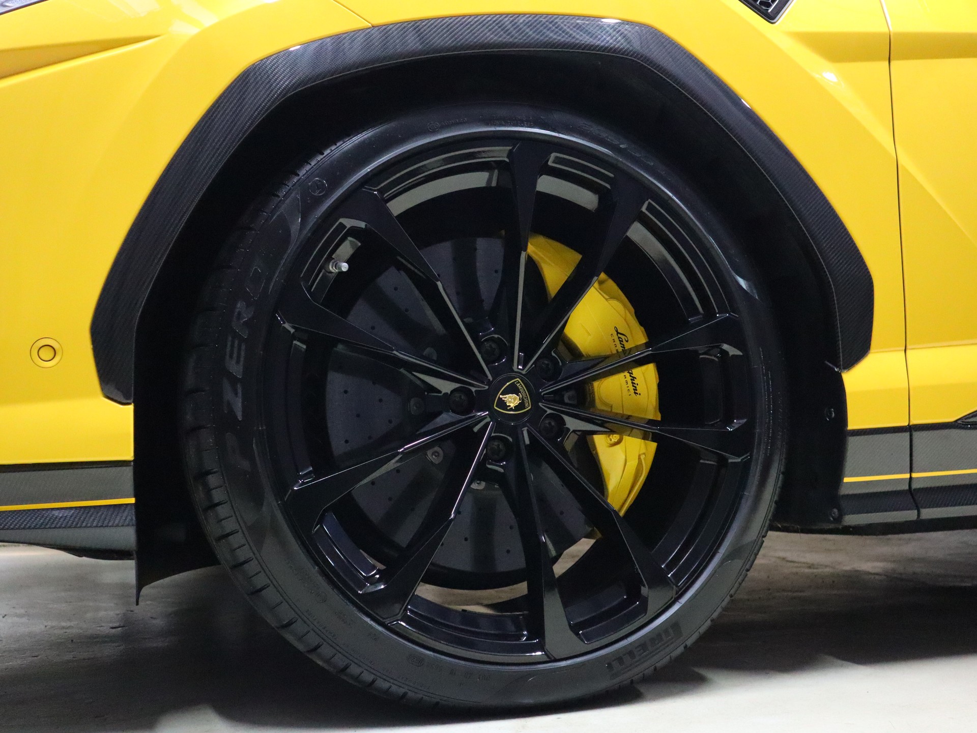 LAMBORGHINI Urus E-Gear - Full PPF - Carbon - Panorama - Luftfederung - B&O - Akrapovic - 650 PS-image-7