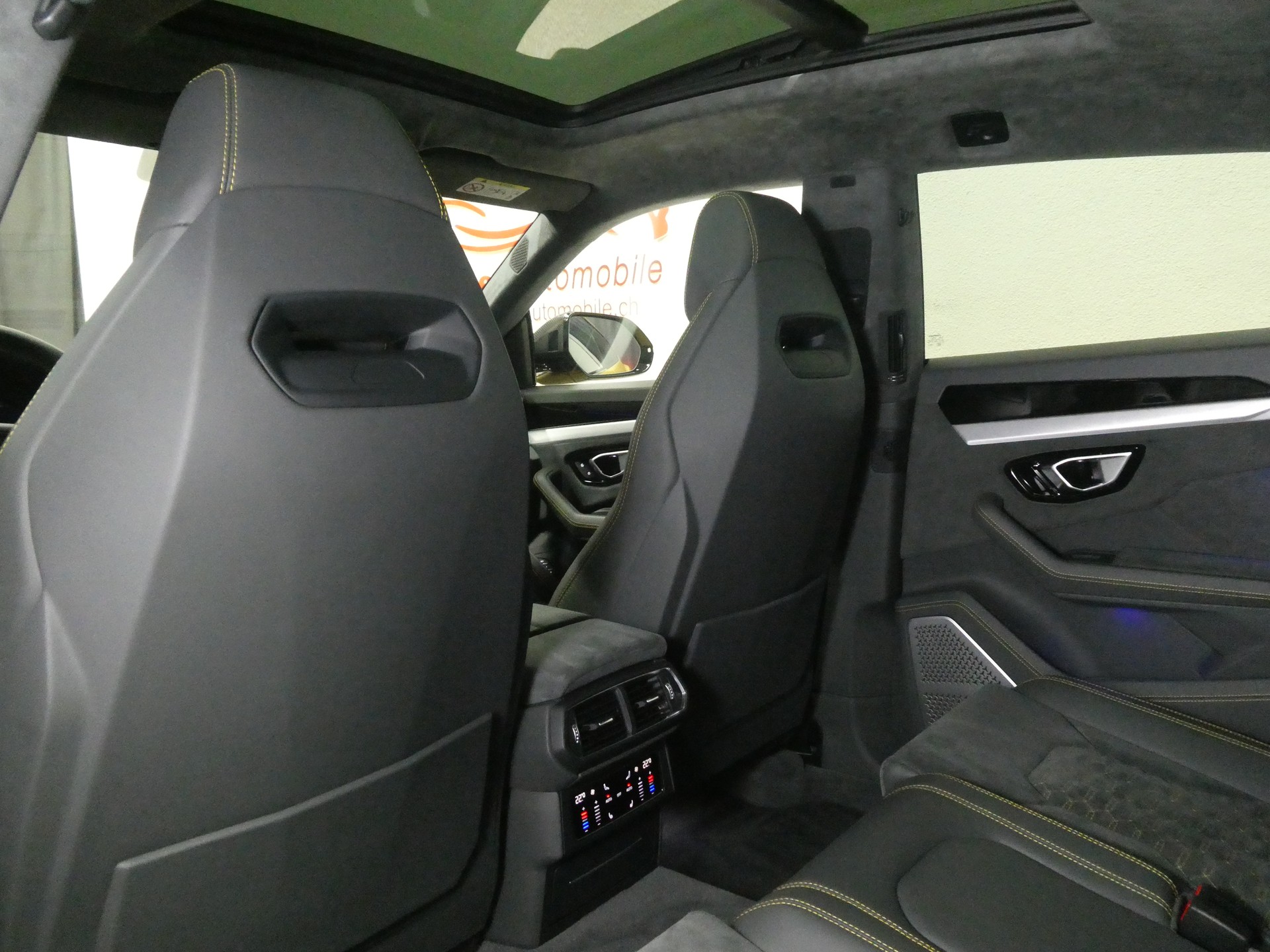 LAMBORGHINI Urus E-Gear - Full PPF - Carbon - Panorama - Luftfederung - B&O - Akrapovic - 650 PS-image-10