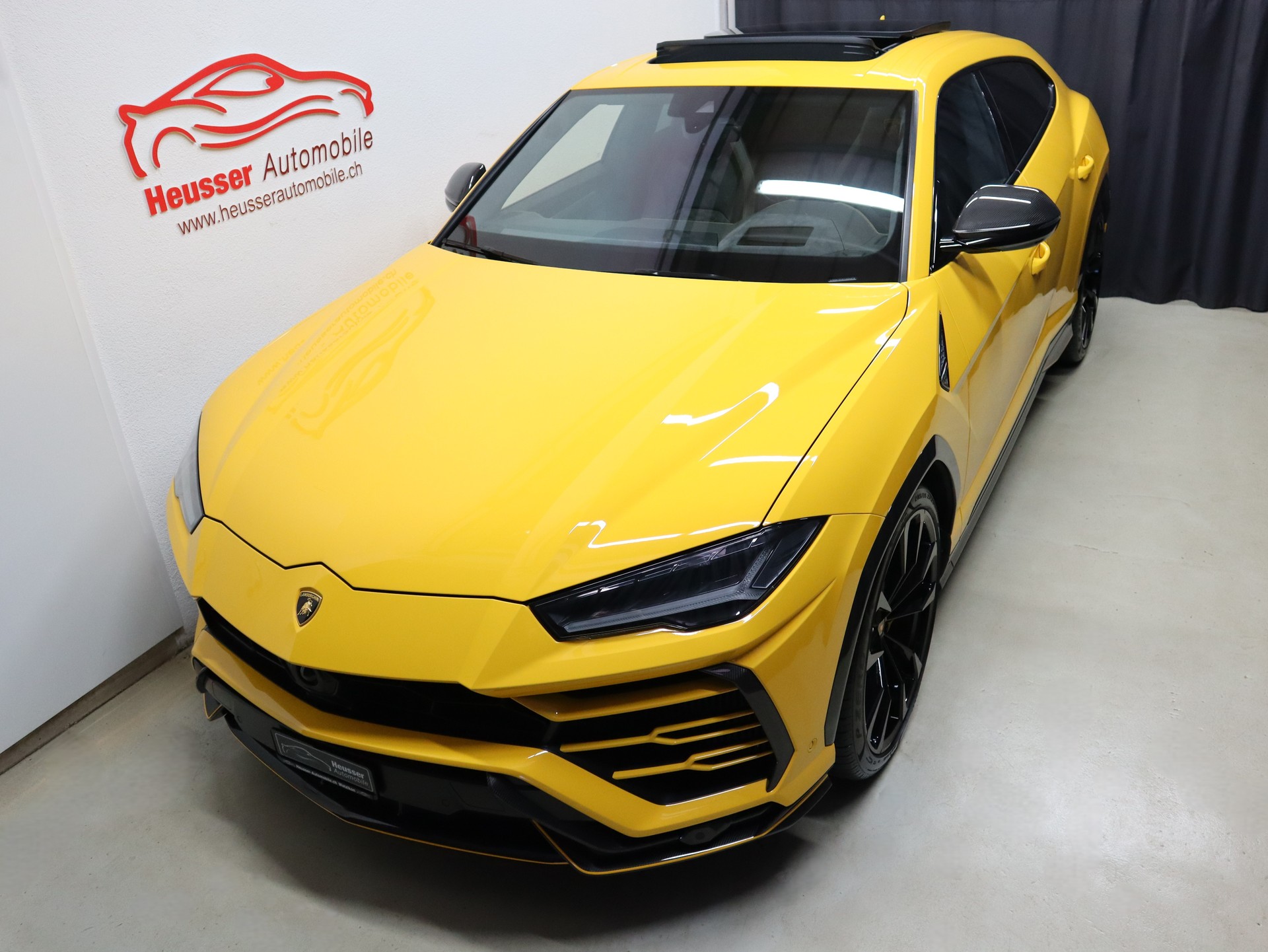 LAMBORGHINI Urus E-Gear - Full PPF - Carbon - Panorama - Luftfederung - B&O - Akrapovic - 650 PS-image-2
