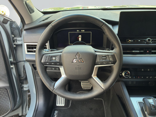 MITSUBISHI Outlander PHEV Instyle4WD-image-4