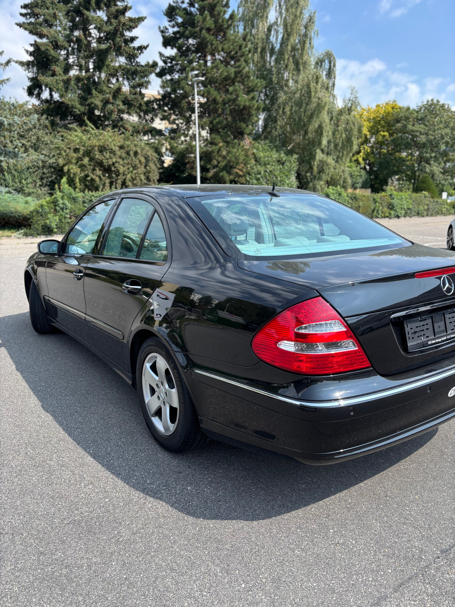 MERCEDES-BENZ E 240 Avantgarde-image-4
