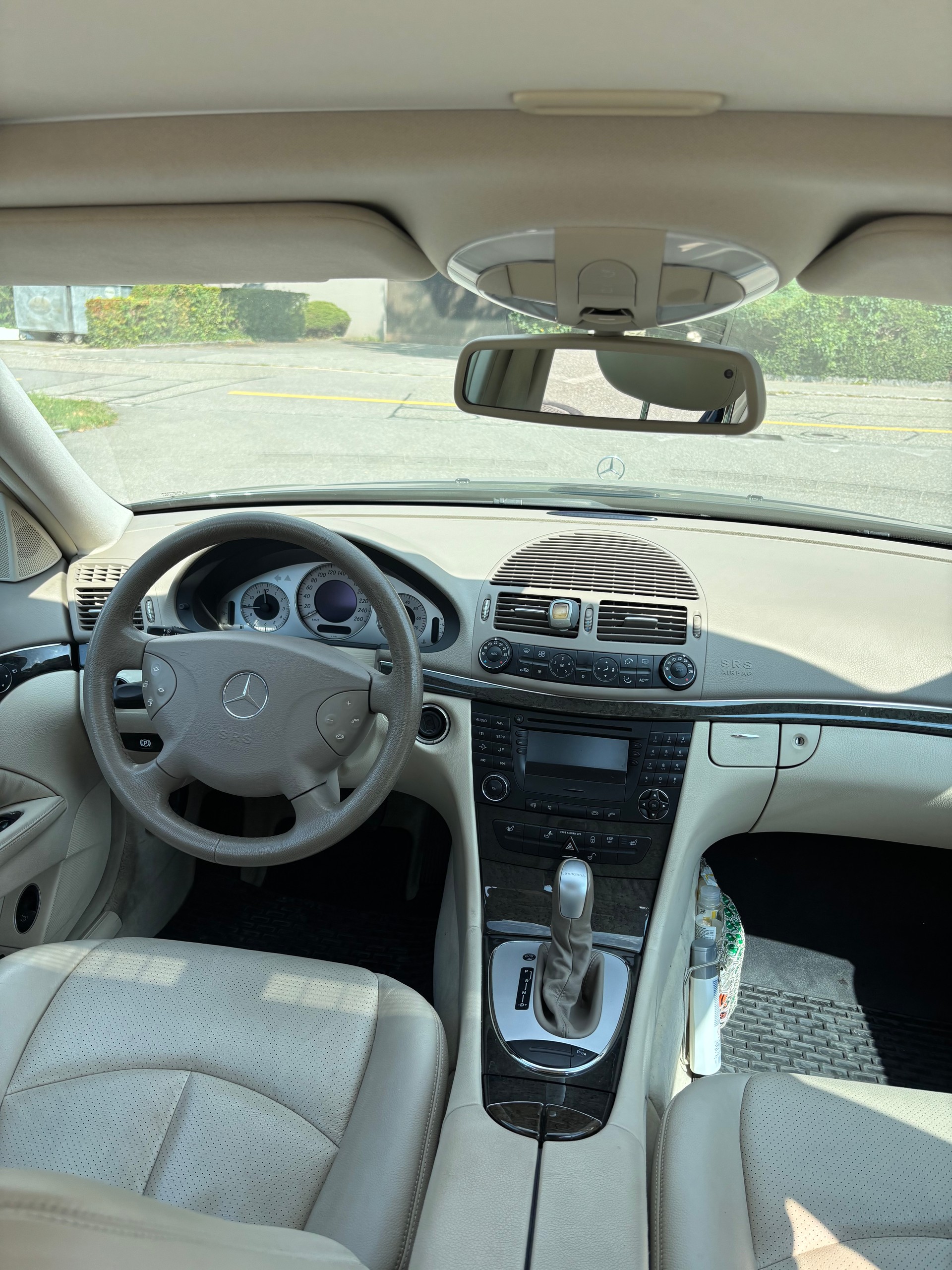 MERCEDES-BENZ E 240 Avantgarde-image-7