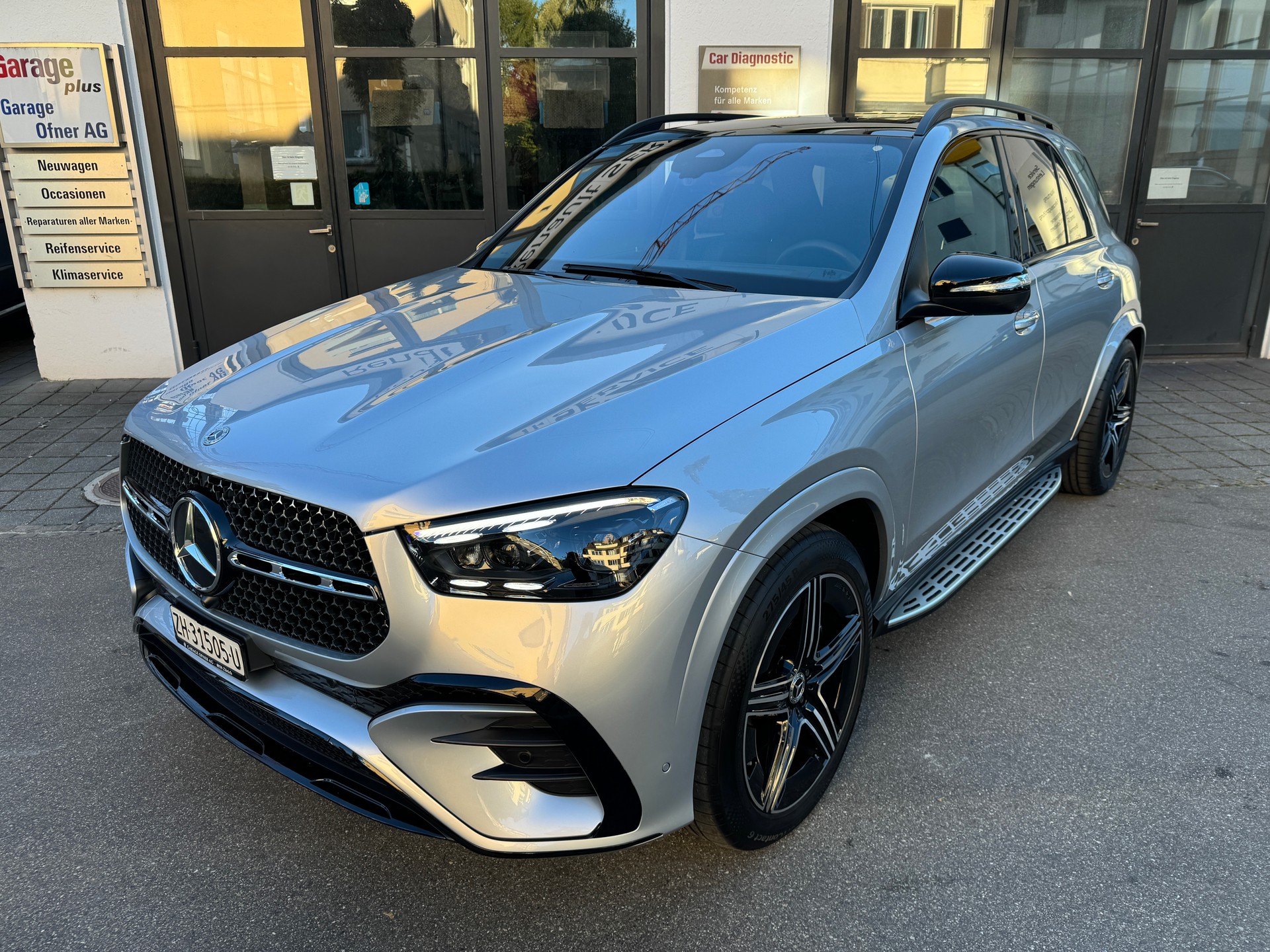 MERCEDES-BENZ GLE 300 d 4Matic 9G-Tronic-showroom-element-1