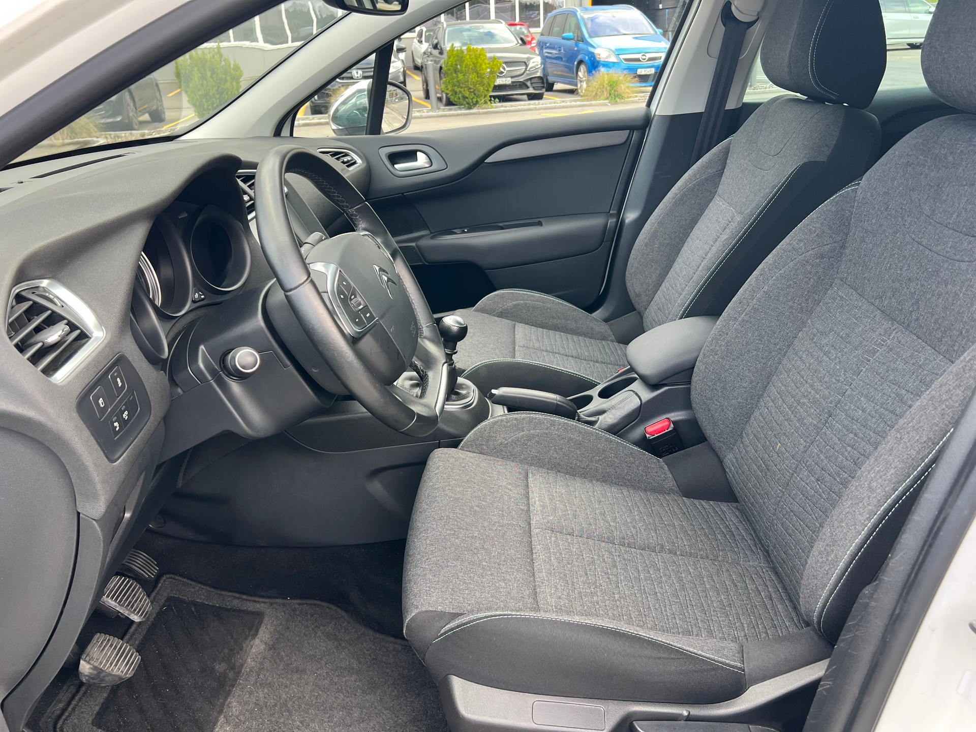 CITROEN C4 1.6 BlueHDi Feel Edition-image-10