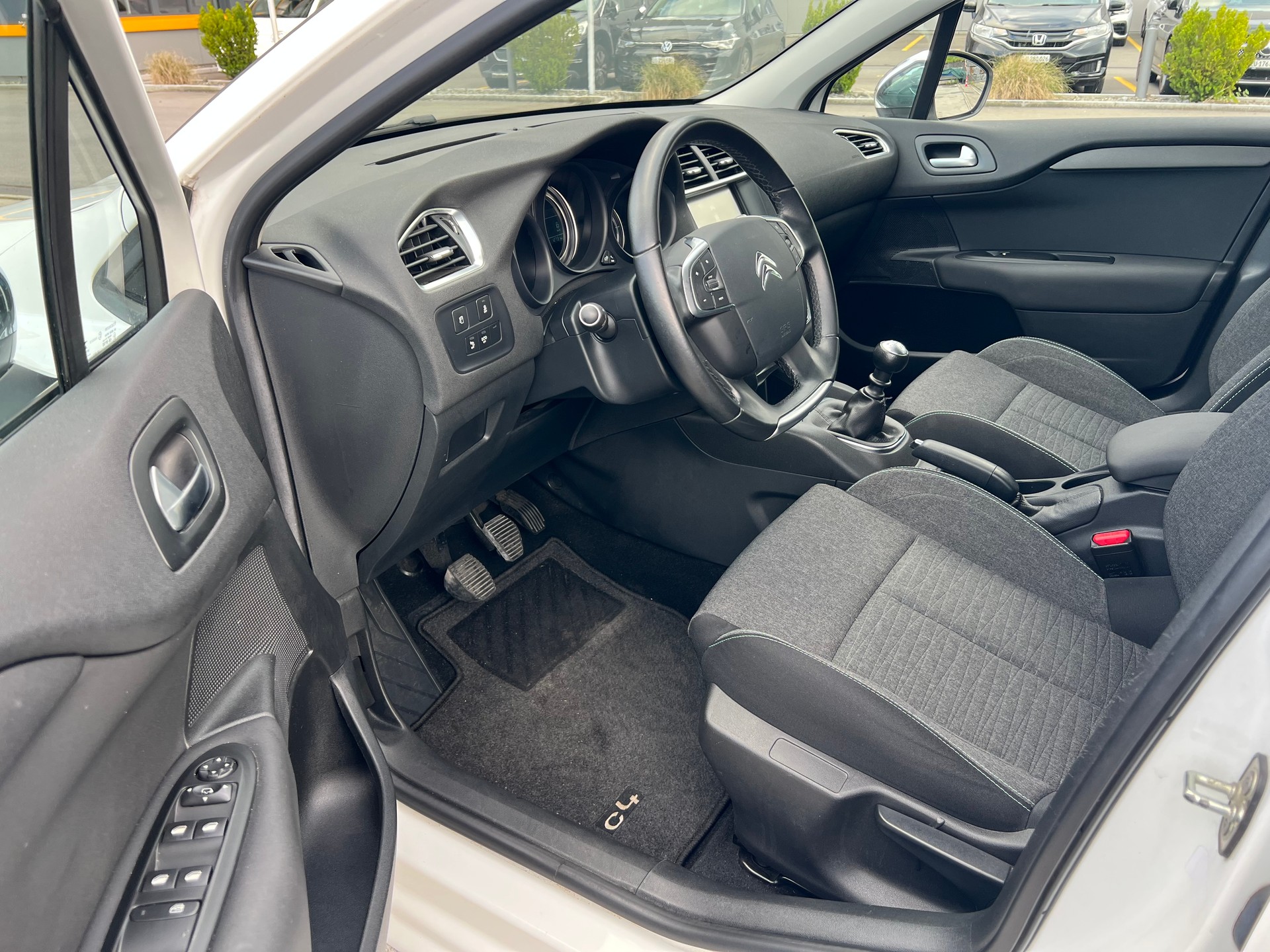 CITROEN C4 1.6 BlueHDi Feel Edition-image-9