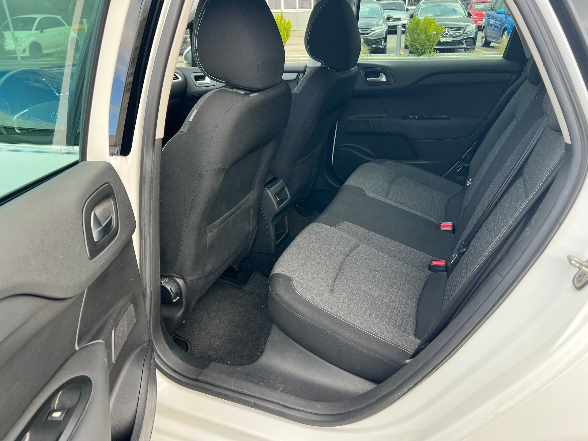 CITROEN C4 1.6 BlueHDi Feel Edition-image-11
