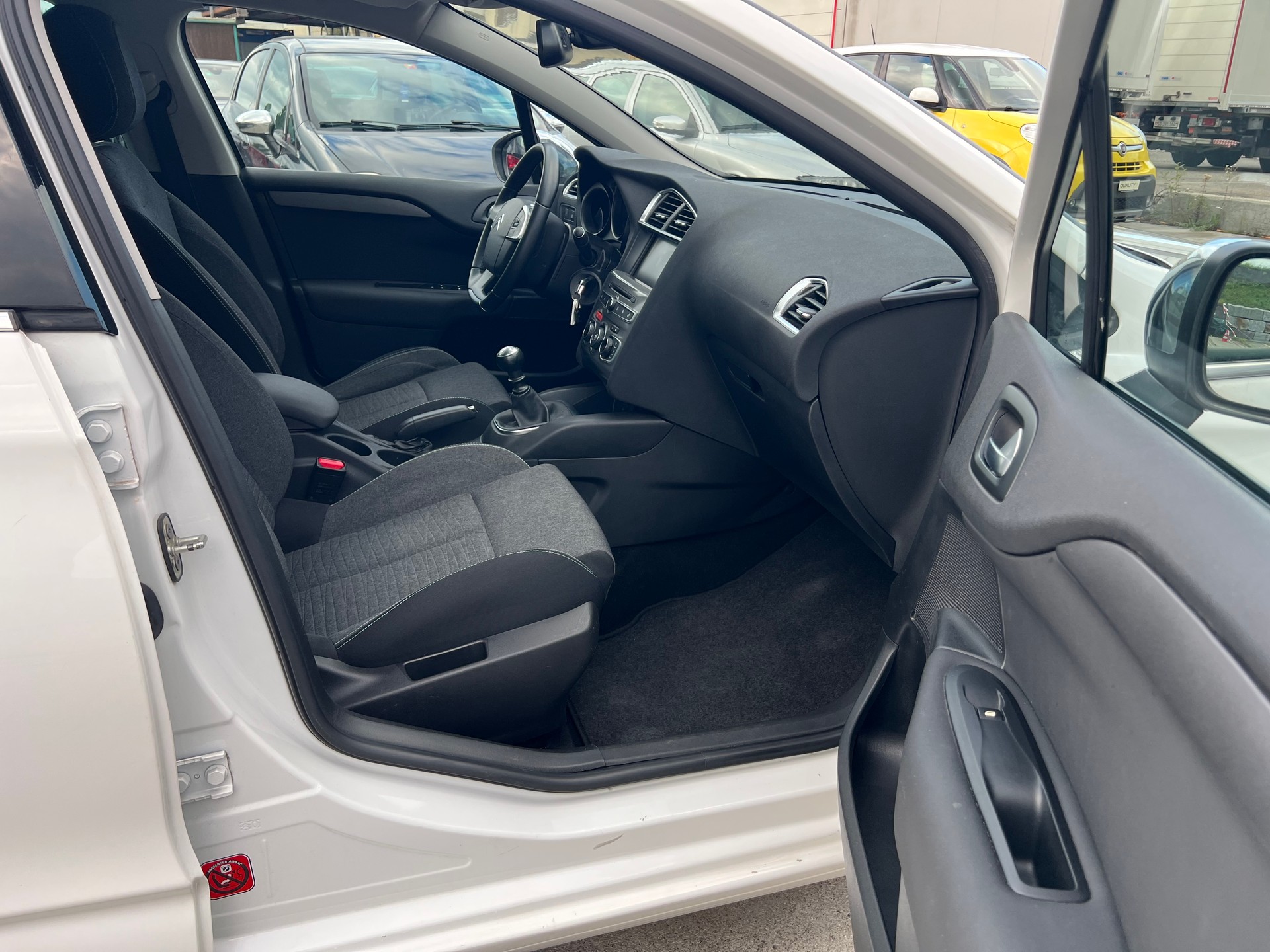 CITROEN C4 1.6 BlueHDi Feel Edition-image-13