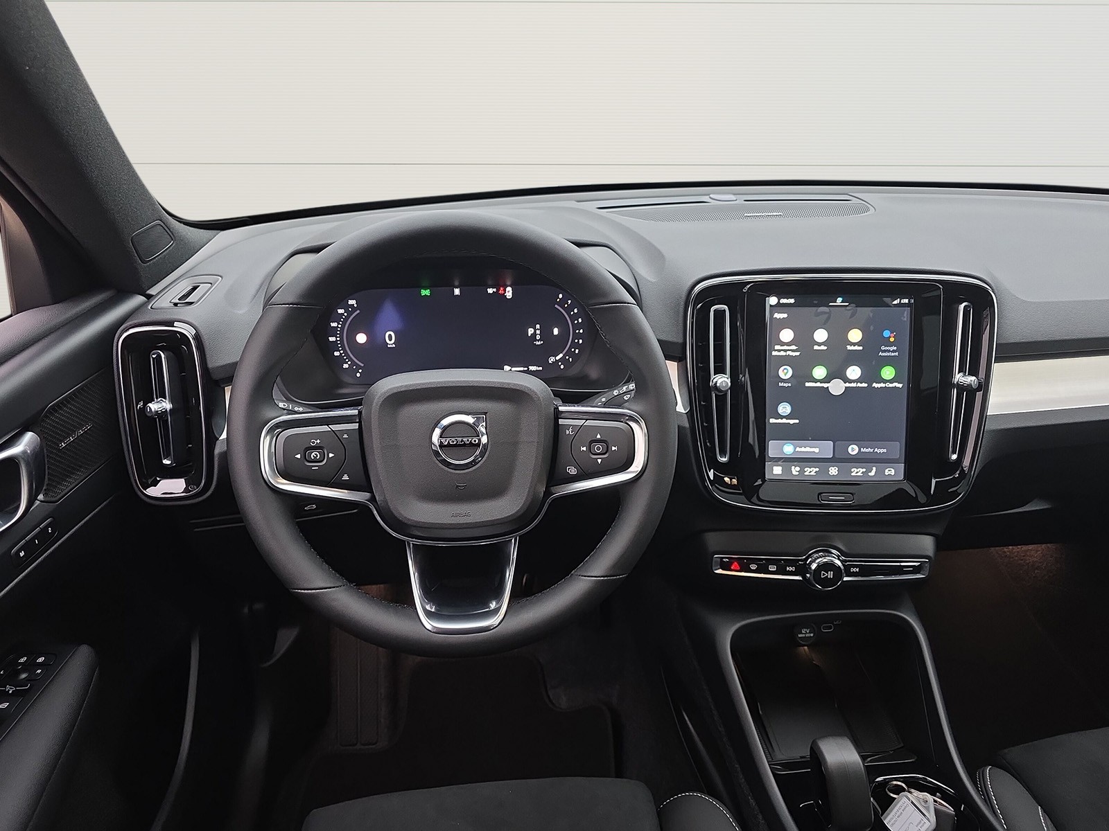 VOLVO XC40 2.0 B4 MH Black Edition-image-9