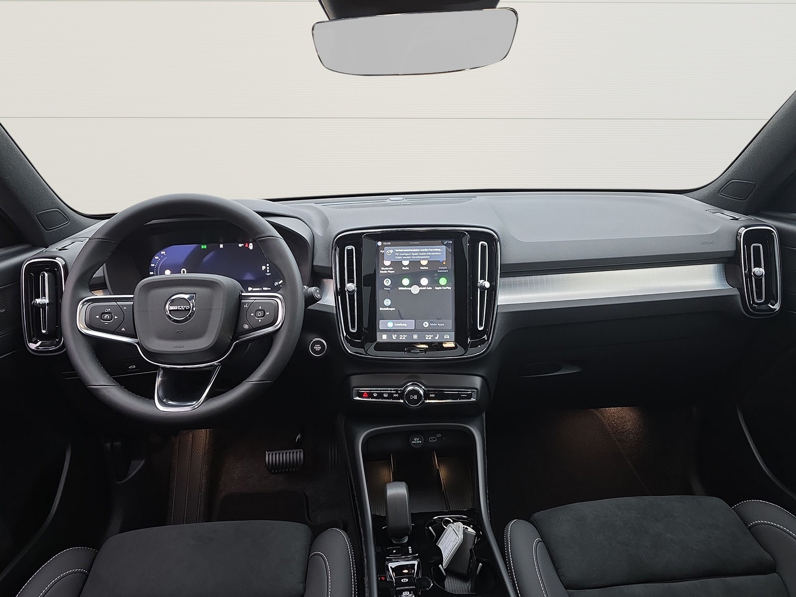 VOLVO XC40 2.0 B4 MH Black Edition-image-8