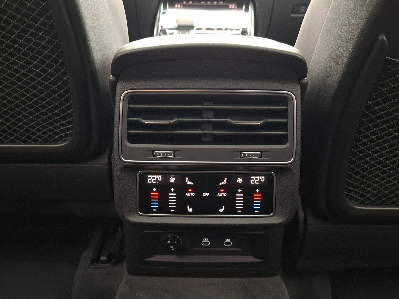 AUDI Q8 TFSI quattro 250 kW tiptronic-image-14