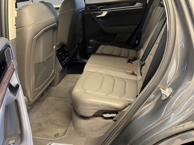 VW Touareg 4.0 V8 TDI Atmosphere Tiptronic-image-9