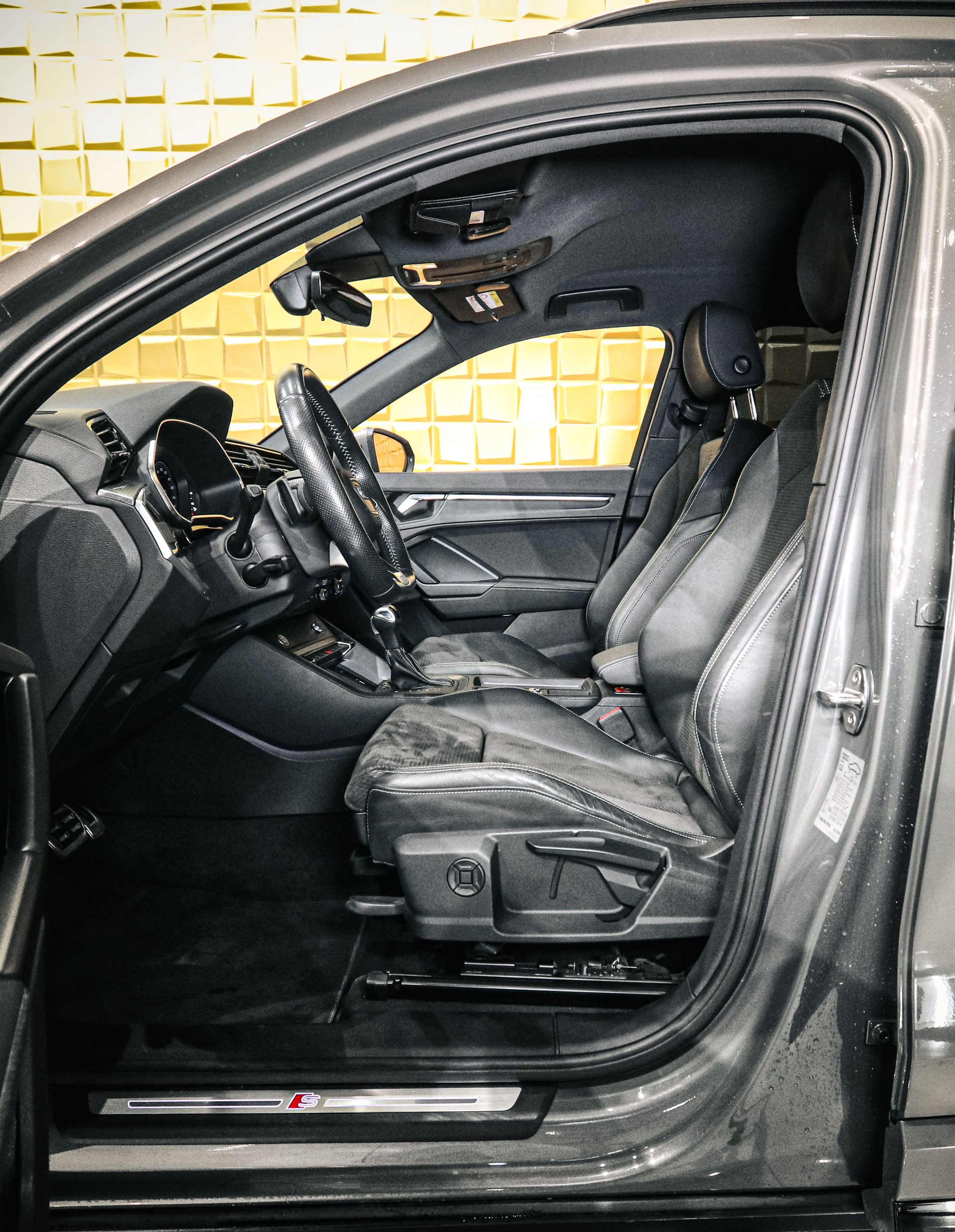 AUDI Q3 40 TDI Attraction S-Tronic S-Line quattro AHK-image-8