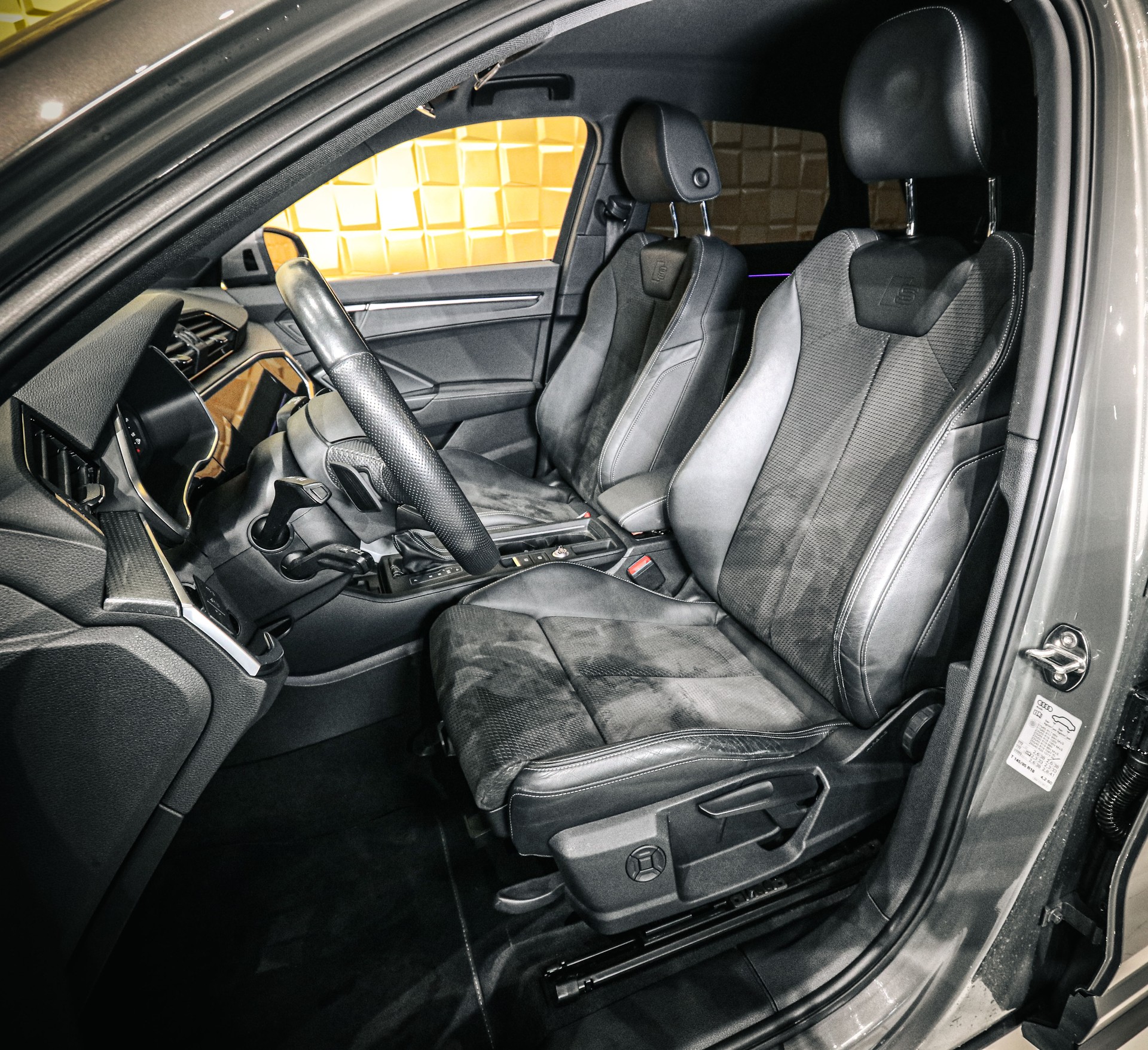 AUDI Q3 40 TDI Attraction S-Tronic S-Line quattro AHK-image-9