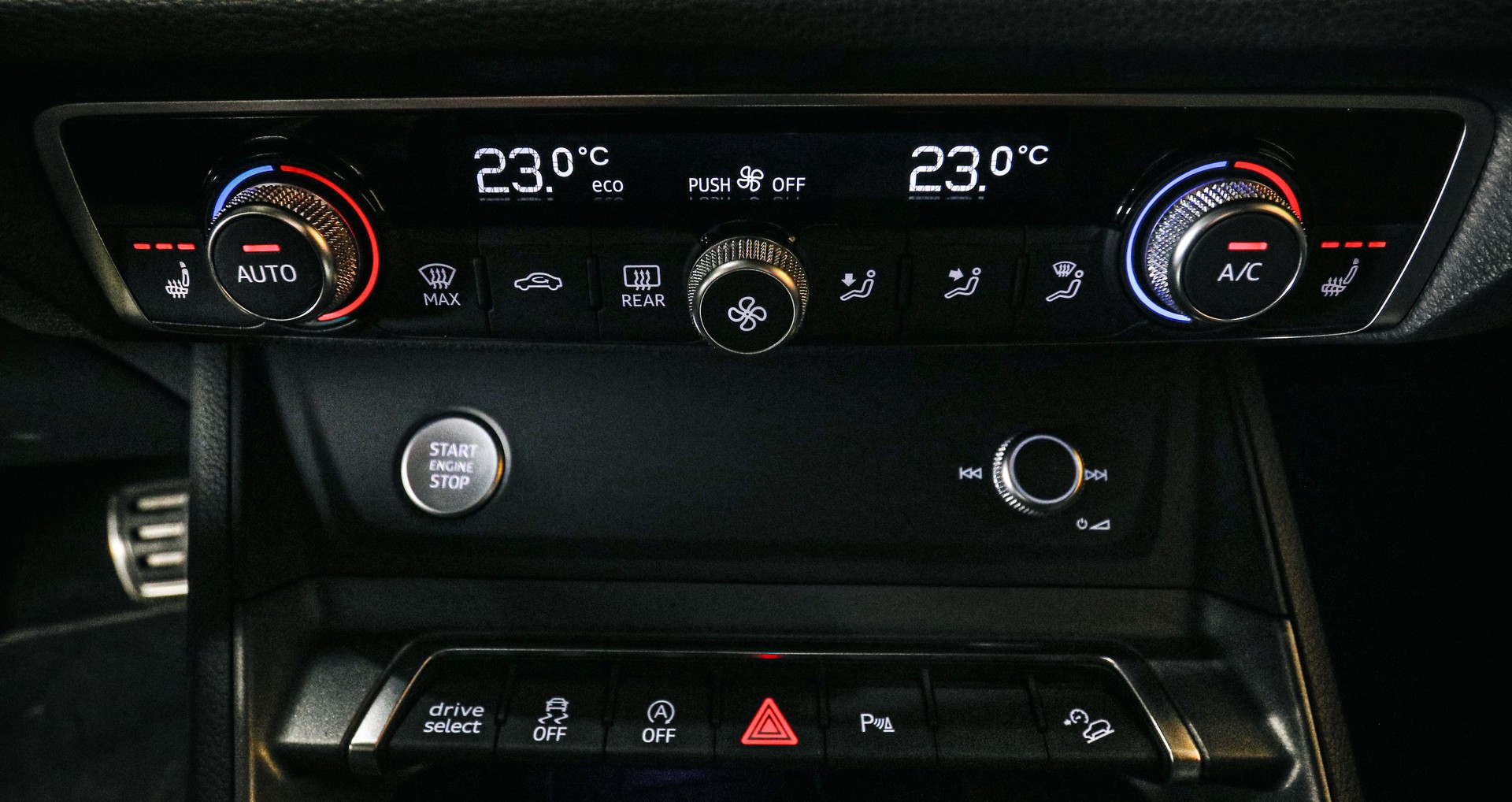 AUDI Q3 40 TDI Attraction S-Tronic S-Line quattro AHK-image-16
