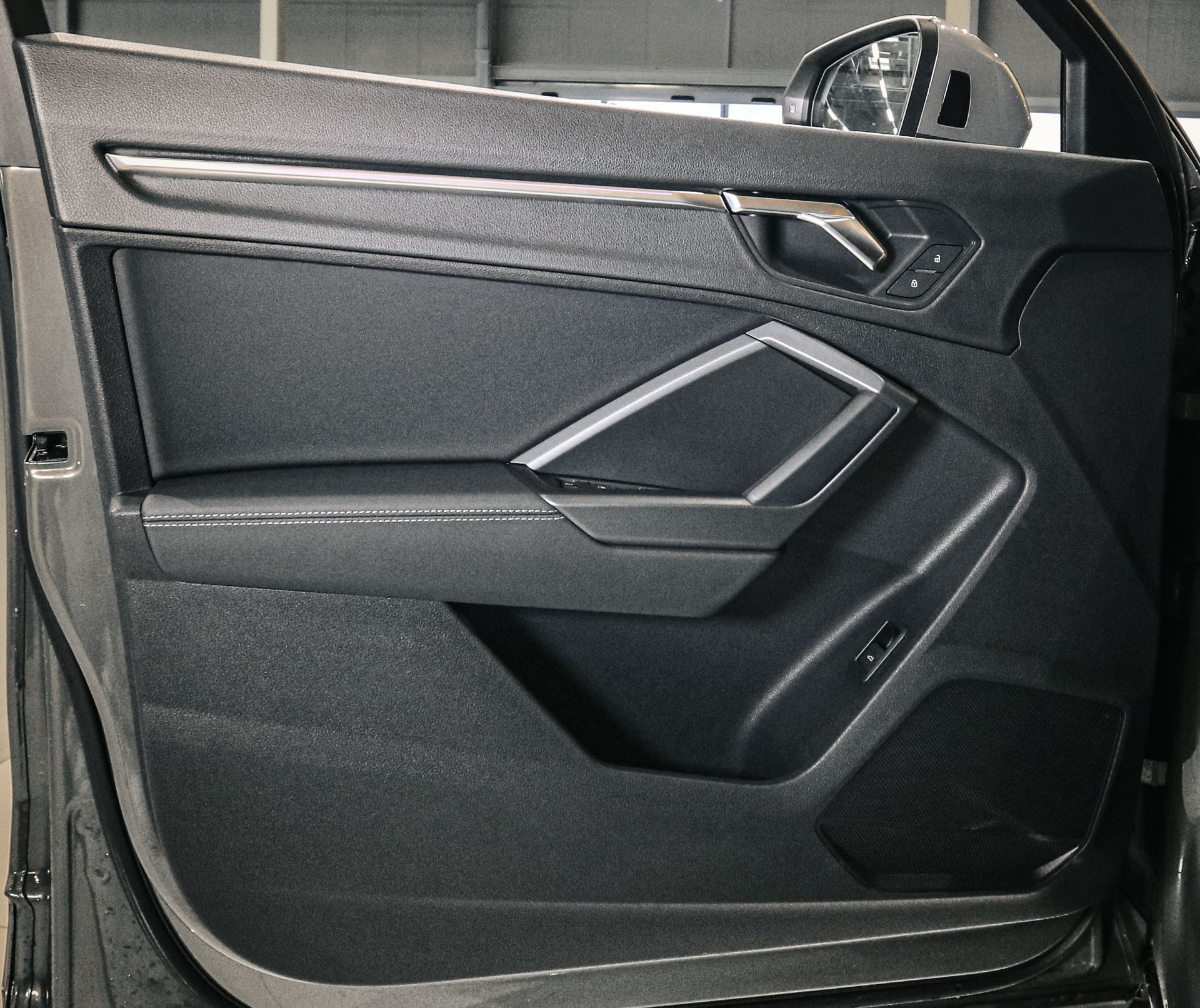 AUDI Q3 40 TDI Attraction S-Tronic S-Line quattro AHK-image-19