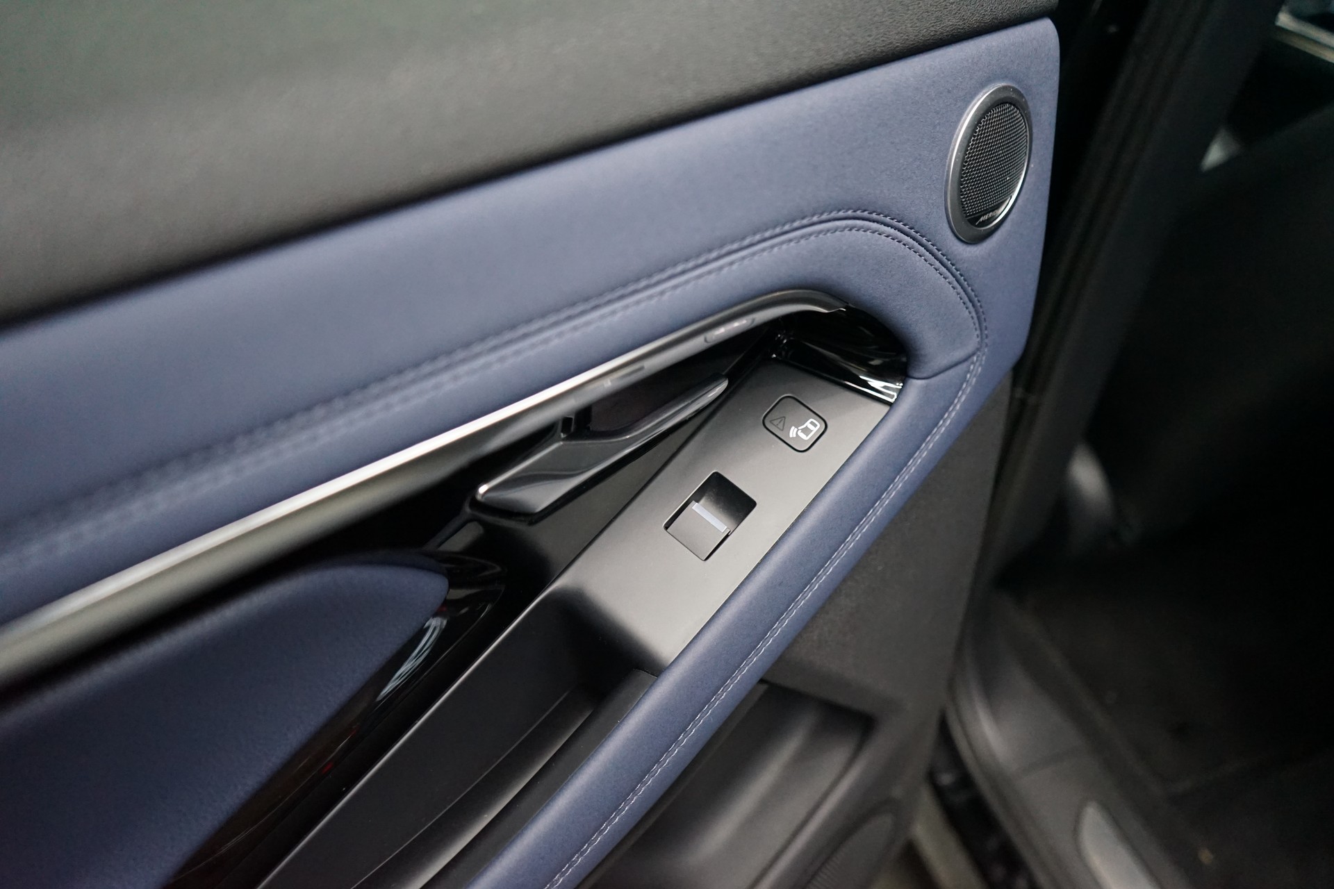 LAND ROVER Range Rover Evoque R-Dynamic P 200 S AT9-image-14