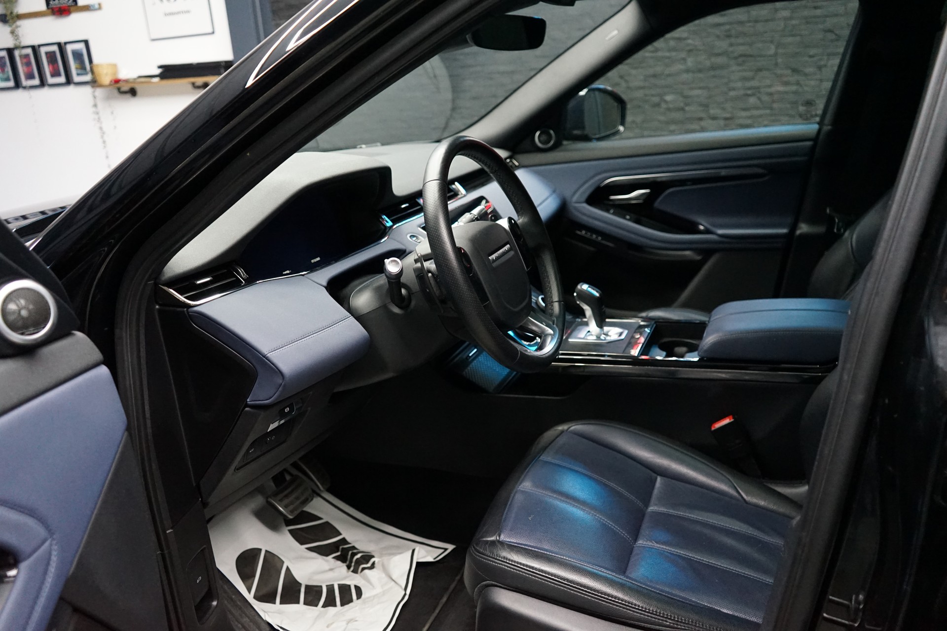 LAND ROVER Range Rover Evoque R-Dynamic P 200 S AT9-image-3
