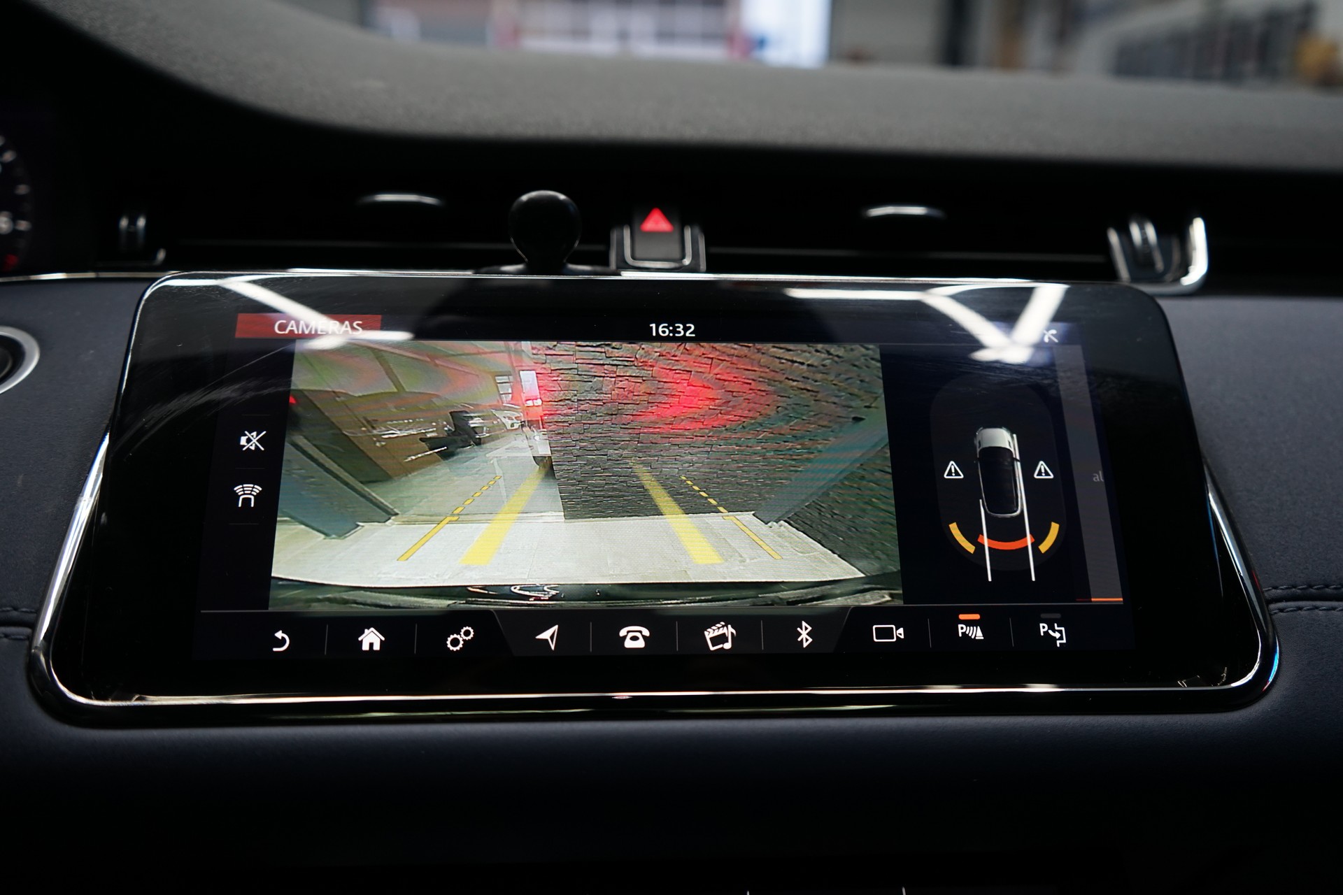 LAND ROVER Range Rover Evoque R-Dynamic P 200 S AT9-image-10
