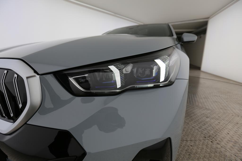 BMW 520d xDrive Touring-image-12