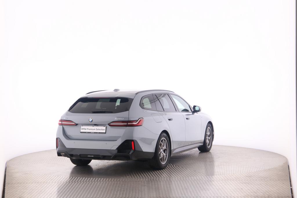 BMW 520d xDrive Touring-image-1