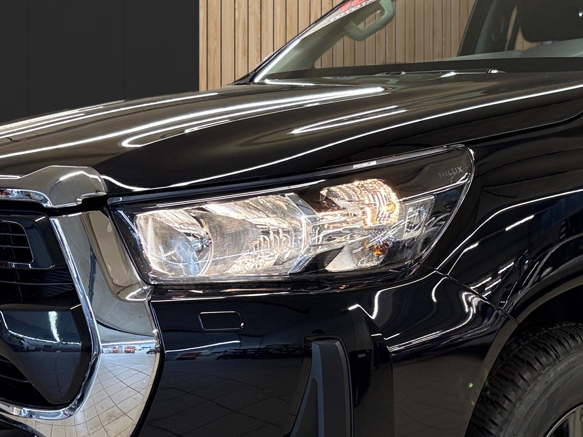 TOYOTA Hilux Double Cab.-Pick-up 2.8 D-4D MHEV 204 Style-image-8