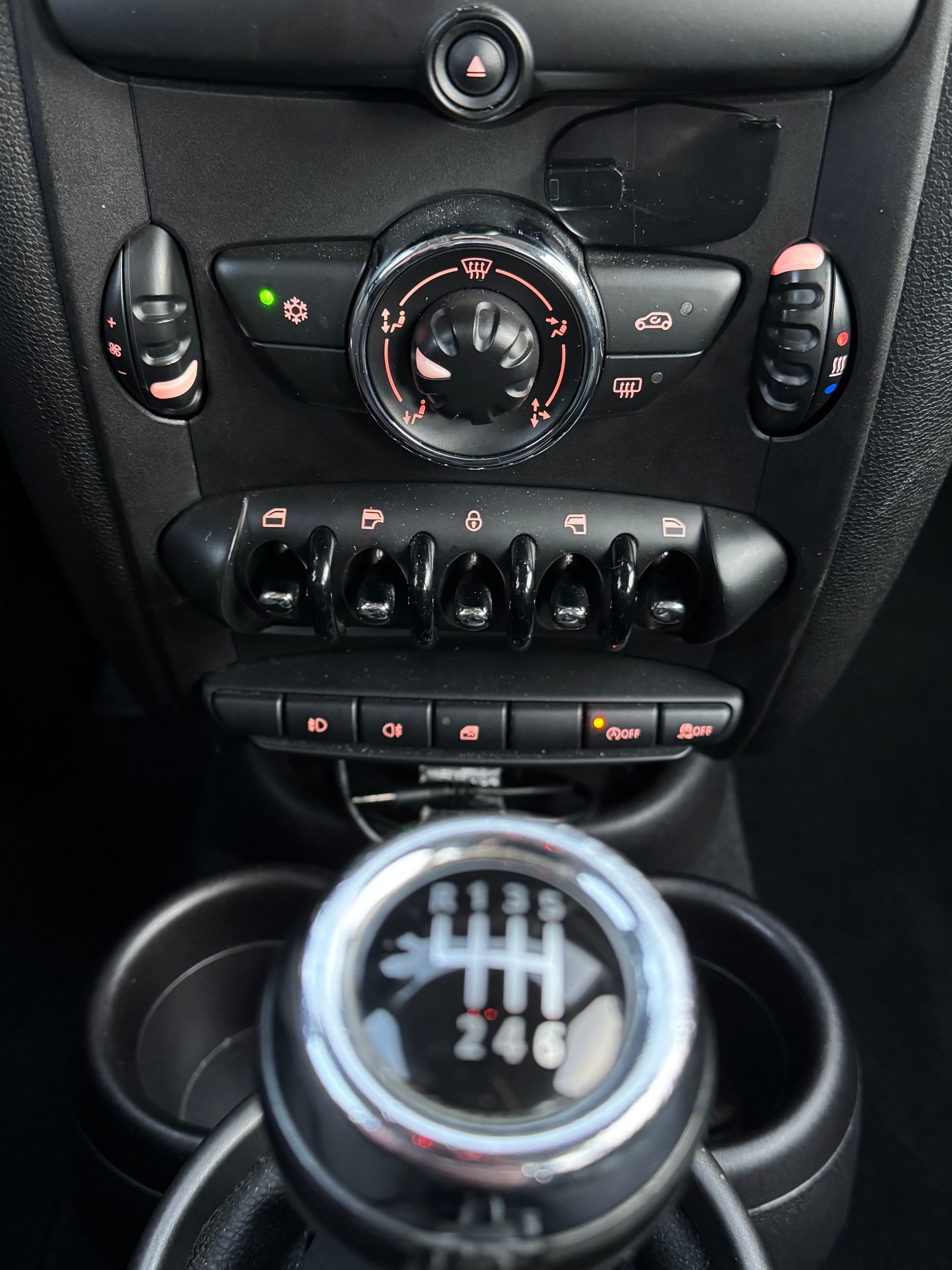 MINI Countryman Cooper FWD-image-11