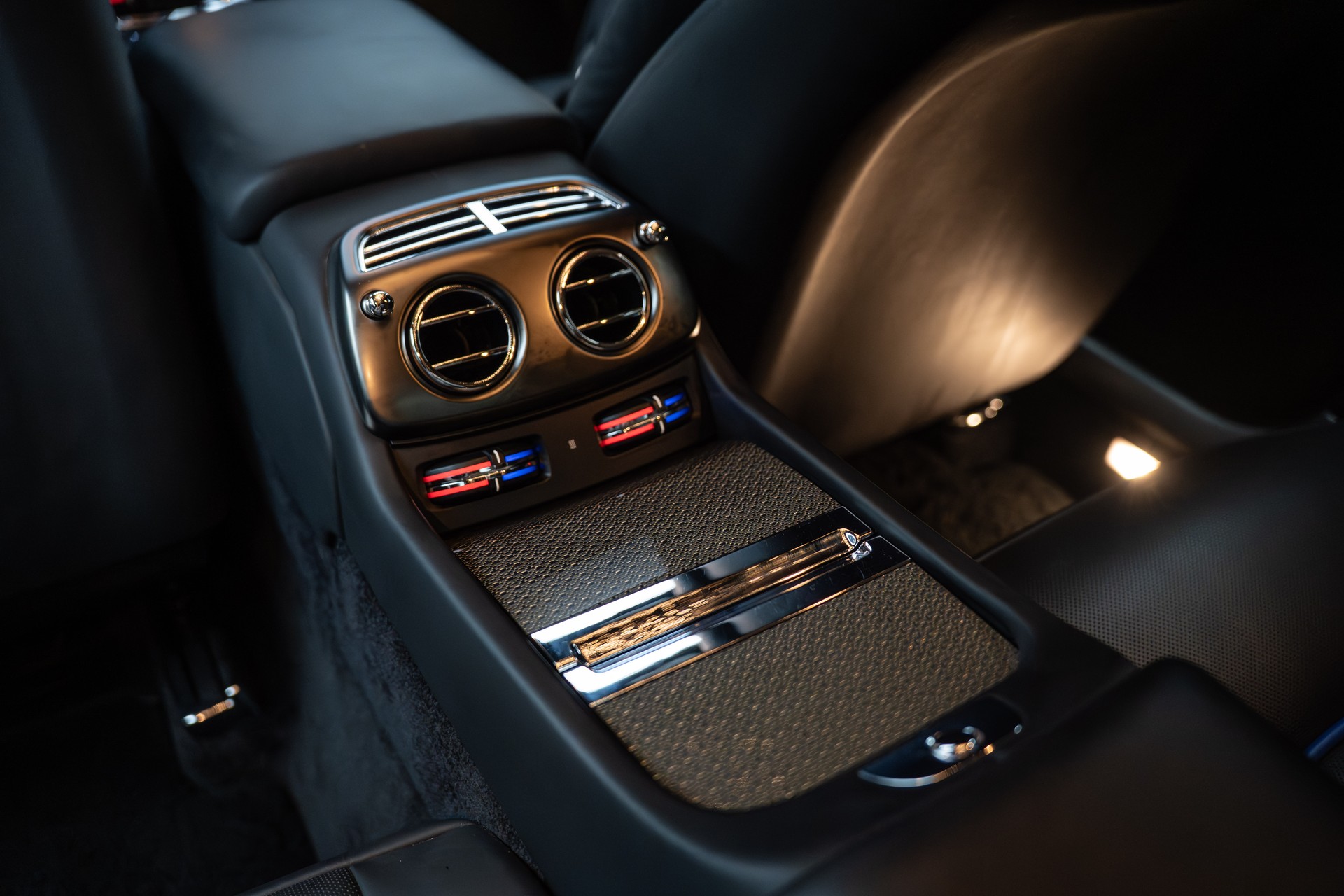 ROLLS-ROYCE Wraith 6.6 V12 Black Badge-image-14