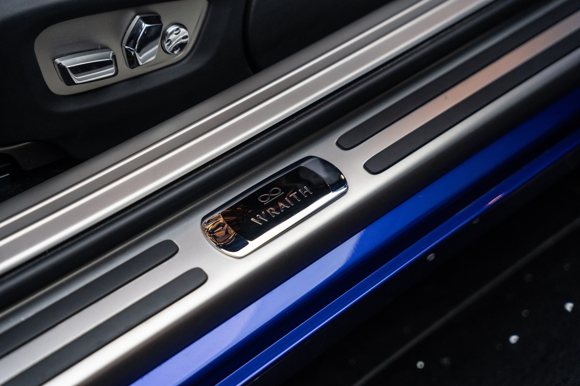 ROLLS-ROYCE Wraith 6.6 V12 Black Badge-image-6