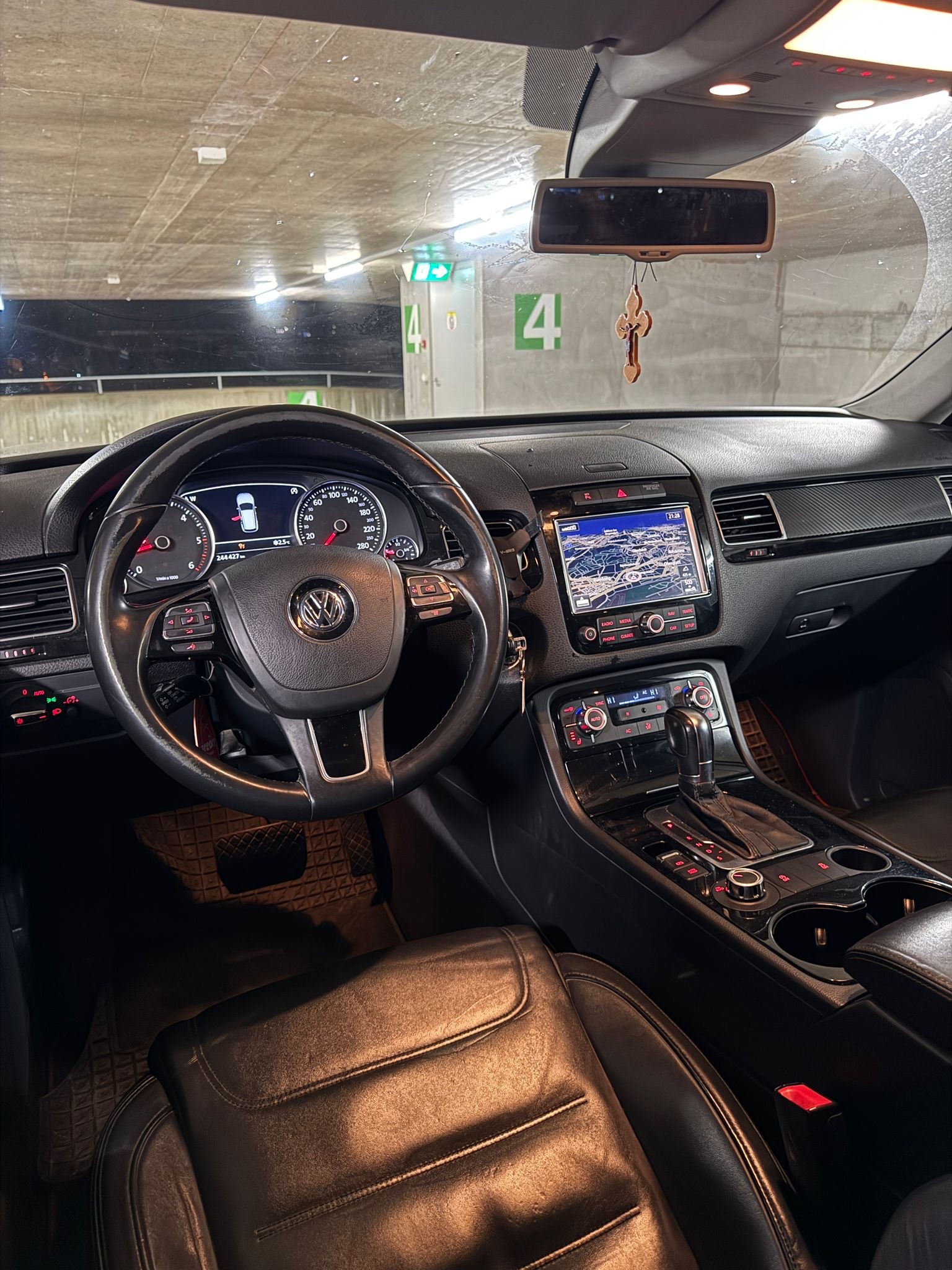 VW Touareg 3.0 TDI BlueMotion Tiptronic (Klimatronik * Led Xenon * Multilenkrad * Navigation * Leder * AHK 3500 KG * MFK 05.2024)-image-11