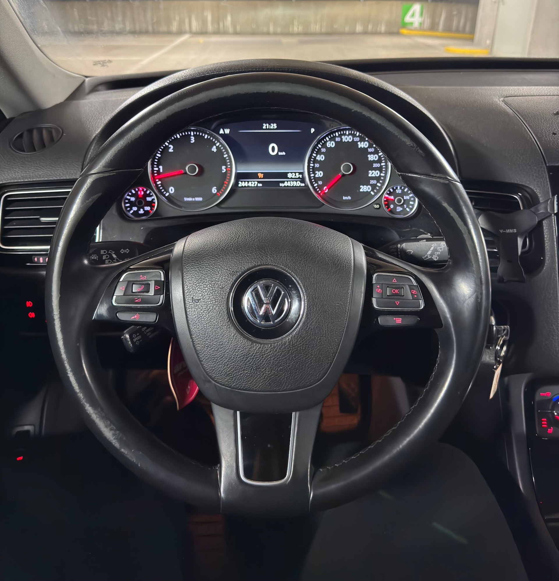 VW Touareg 3.0 TDI BlueMotion Tiptronic (Klimatronik * Led Xenon * Multilenkrad * Navigation * Leder * AHK 3500 KG * MFK 05.2024)-image-9