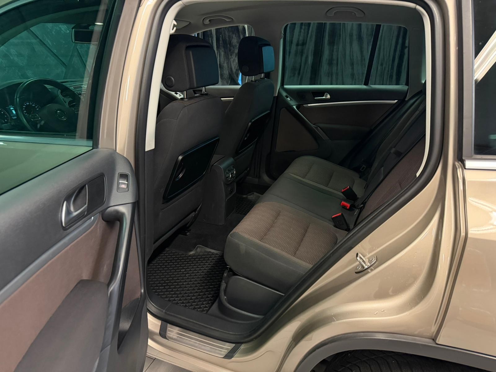 VW Tiguan 2.0 TSI Sport&Style 4Motion DSG-image-13