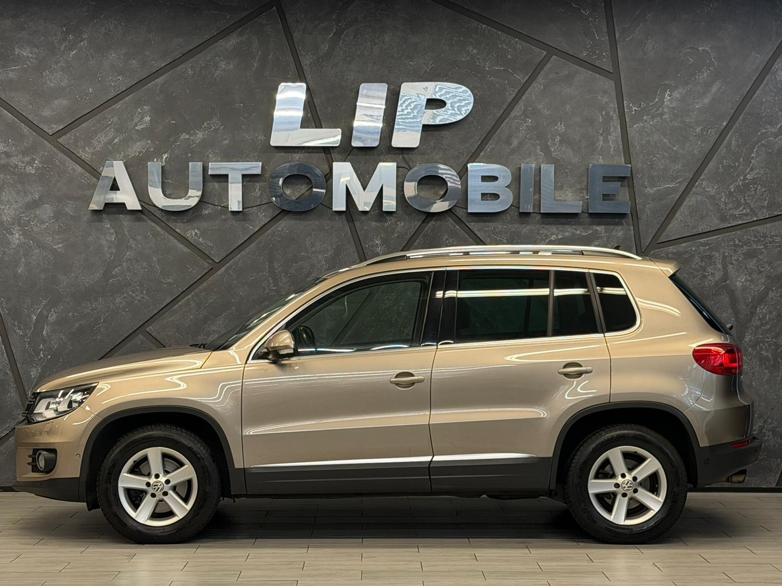 VW Tiguan 2.0 TSI Sport&Style 4Motion DSG-image-4
