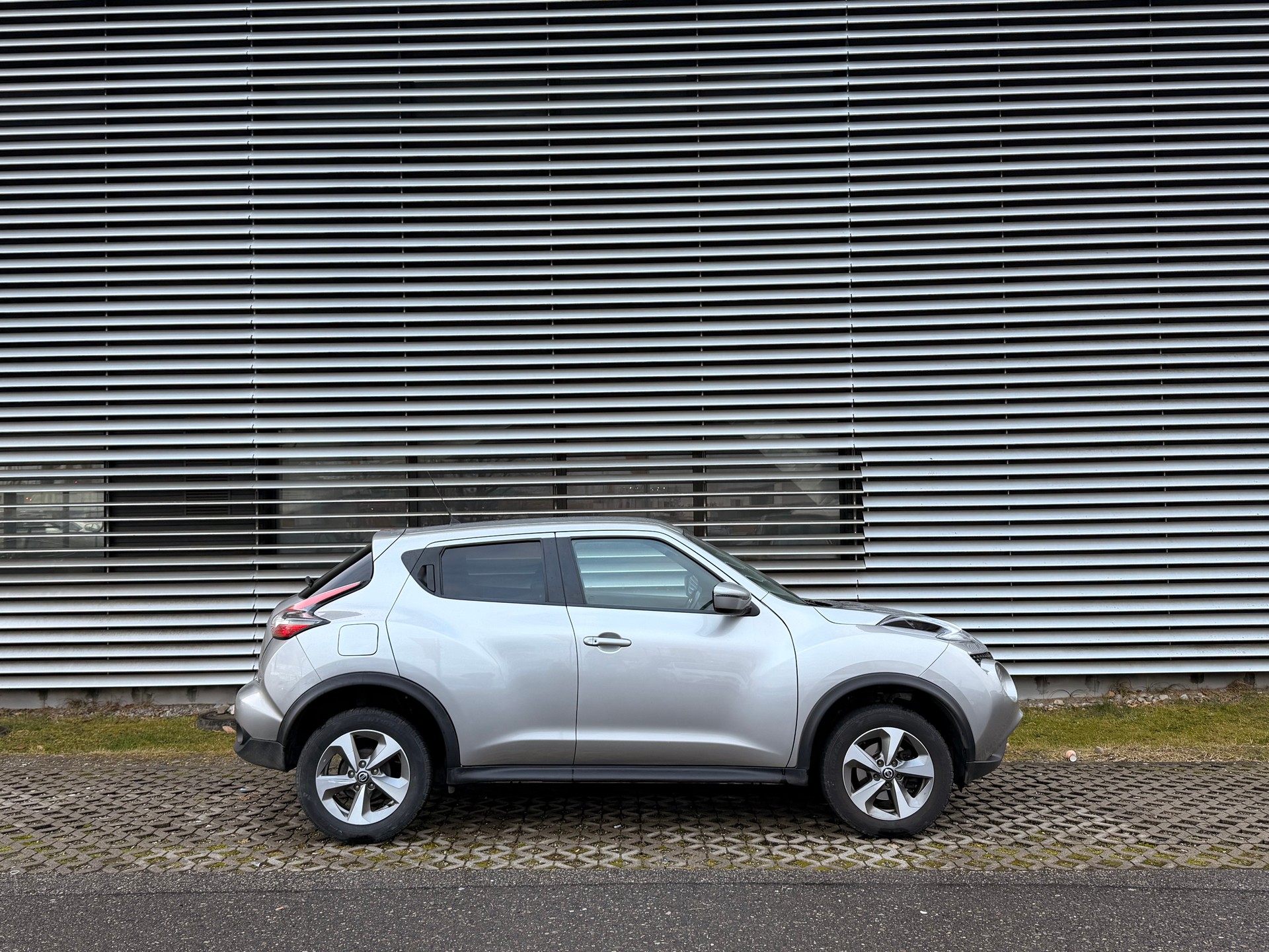NISSAN Juke 1.6 tekna Xtronic M-CVT-image-3