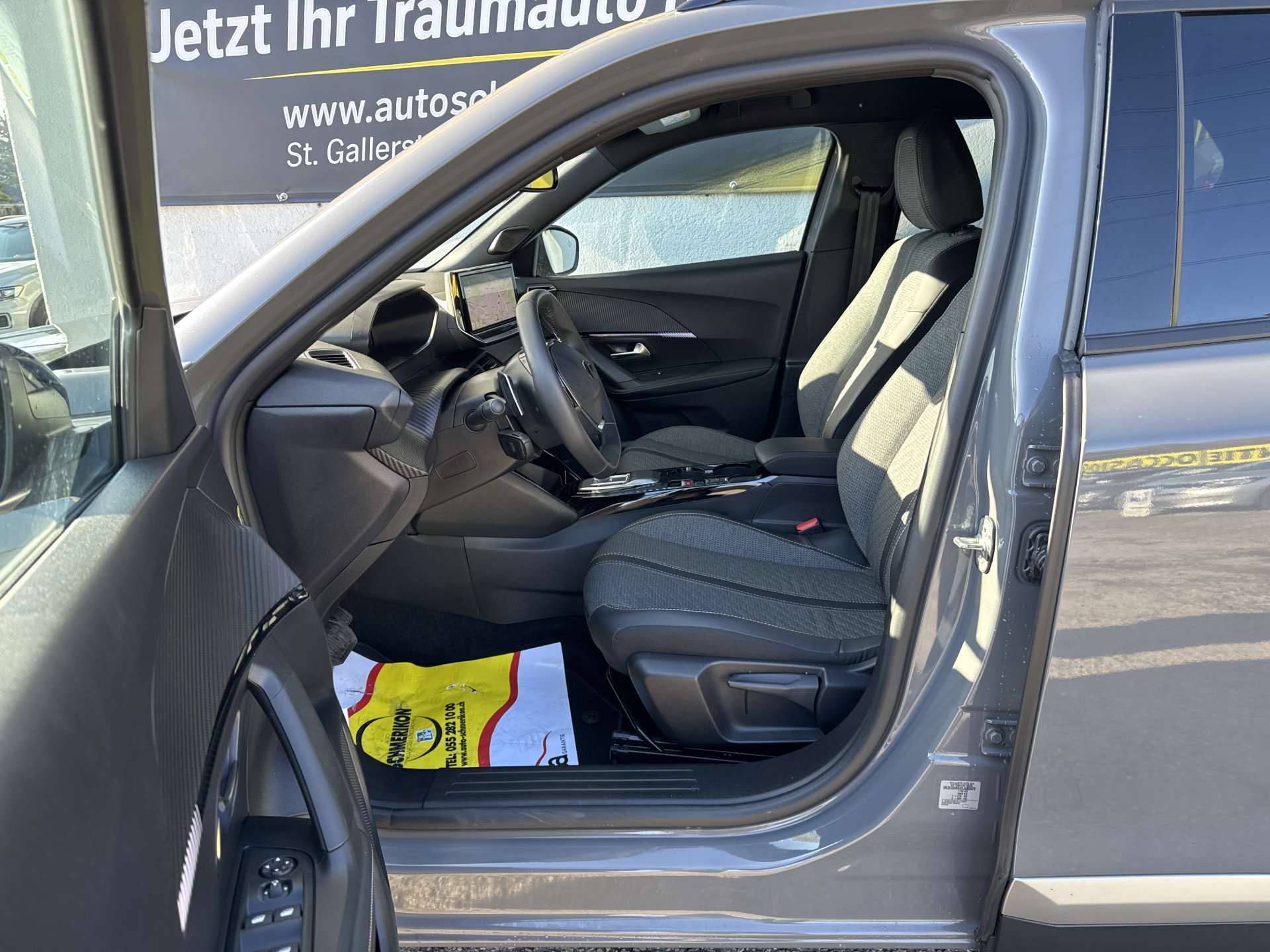 PEUGEOT 2008 1.2 PureTech Allure Premium Automat-image-6