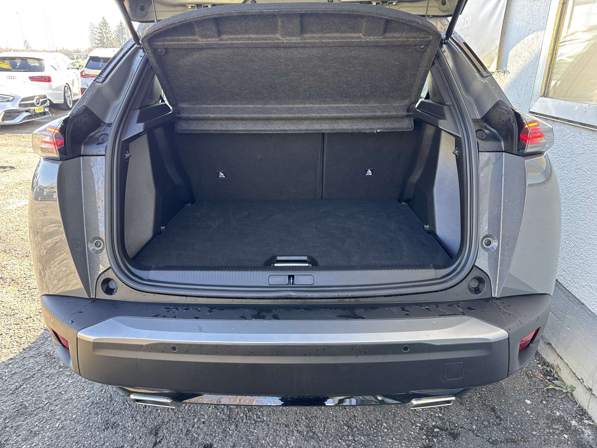 PEUGEOT 2008 1.2 PureTech Allure Premium Automat-image-8