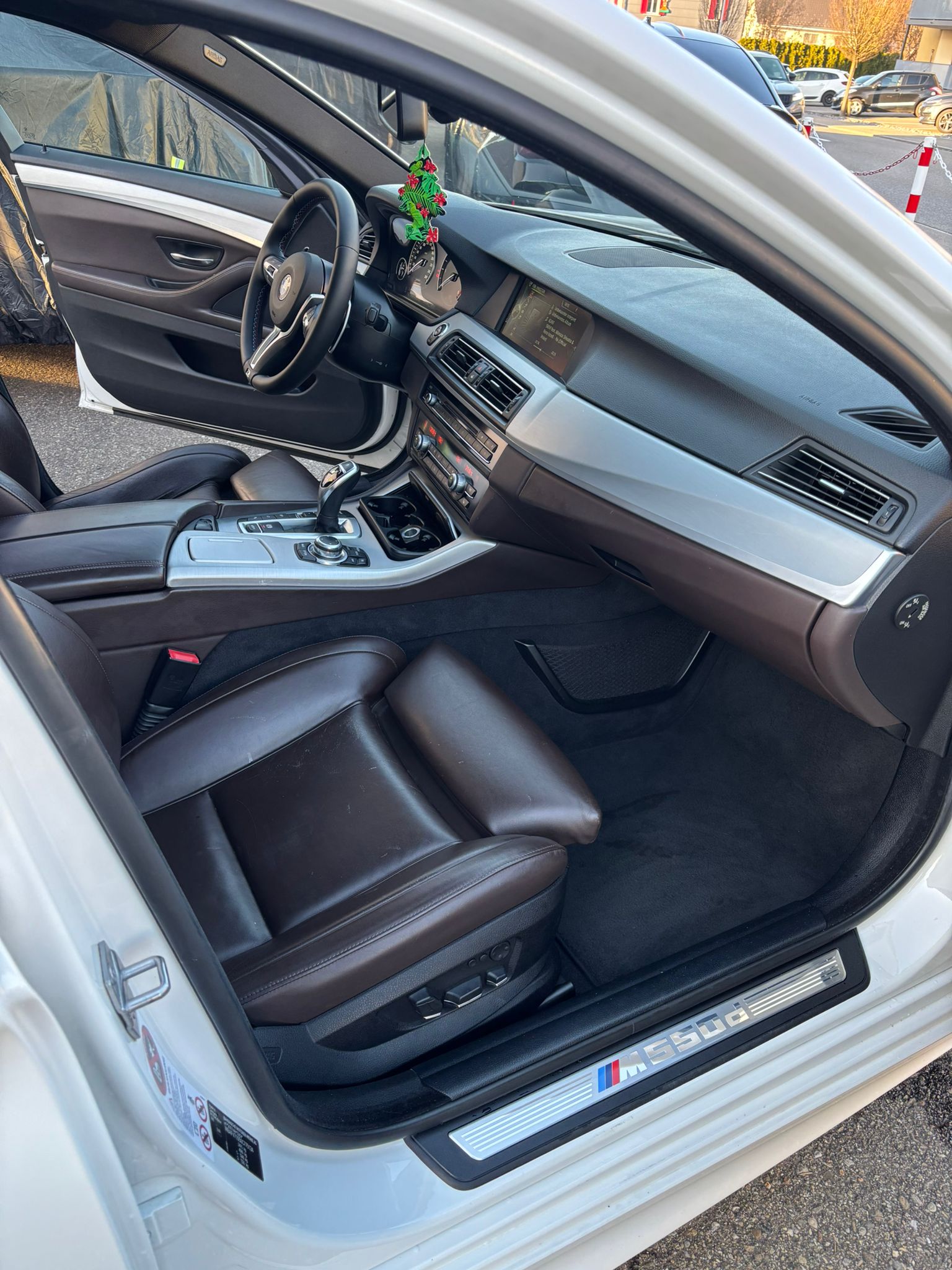 BMW M550d xDrive Steptronic-image-14