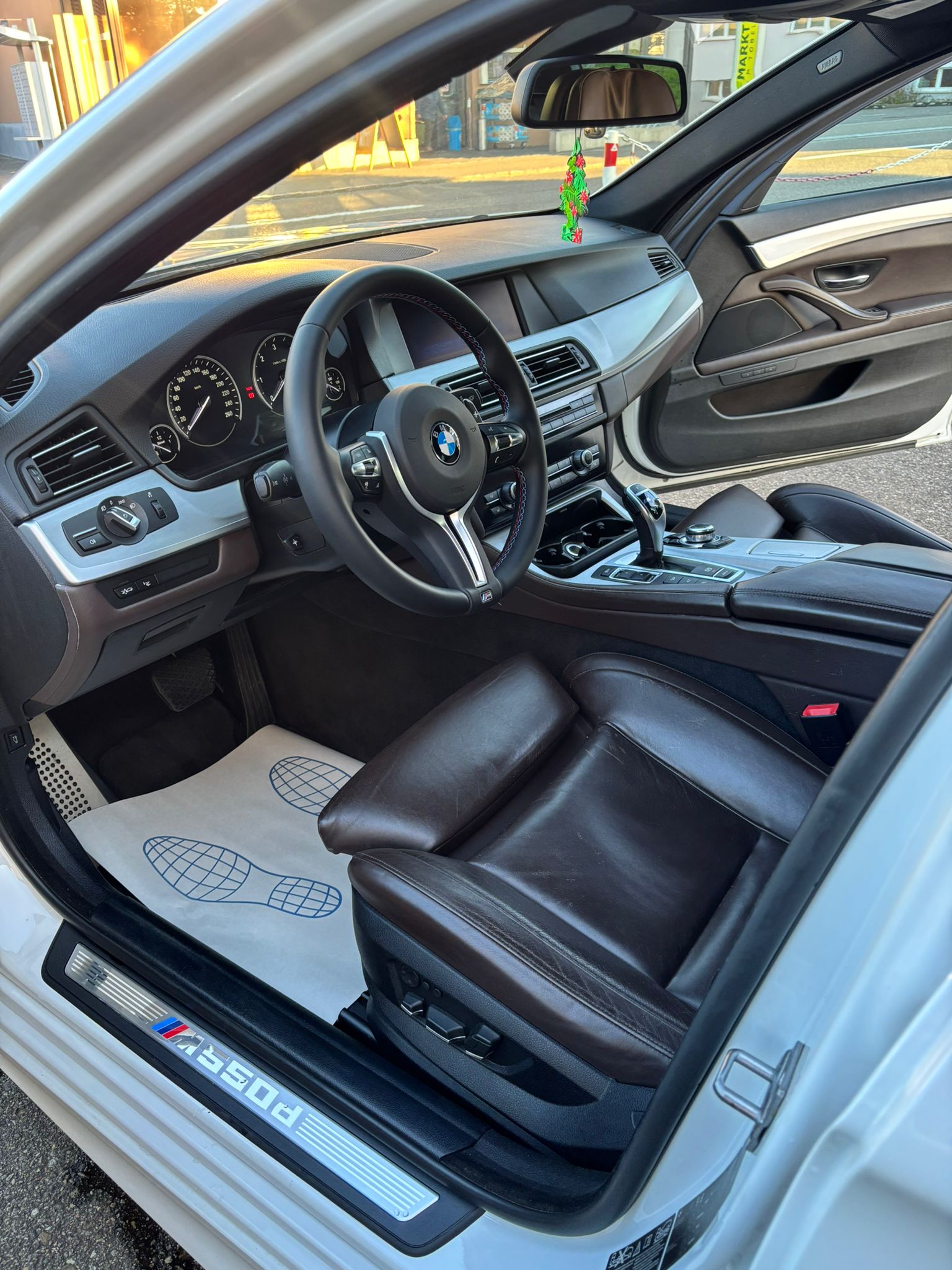BMW M550d xDrive Steptronic-image-12