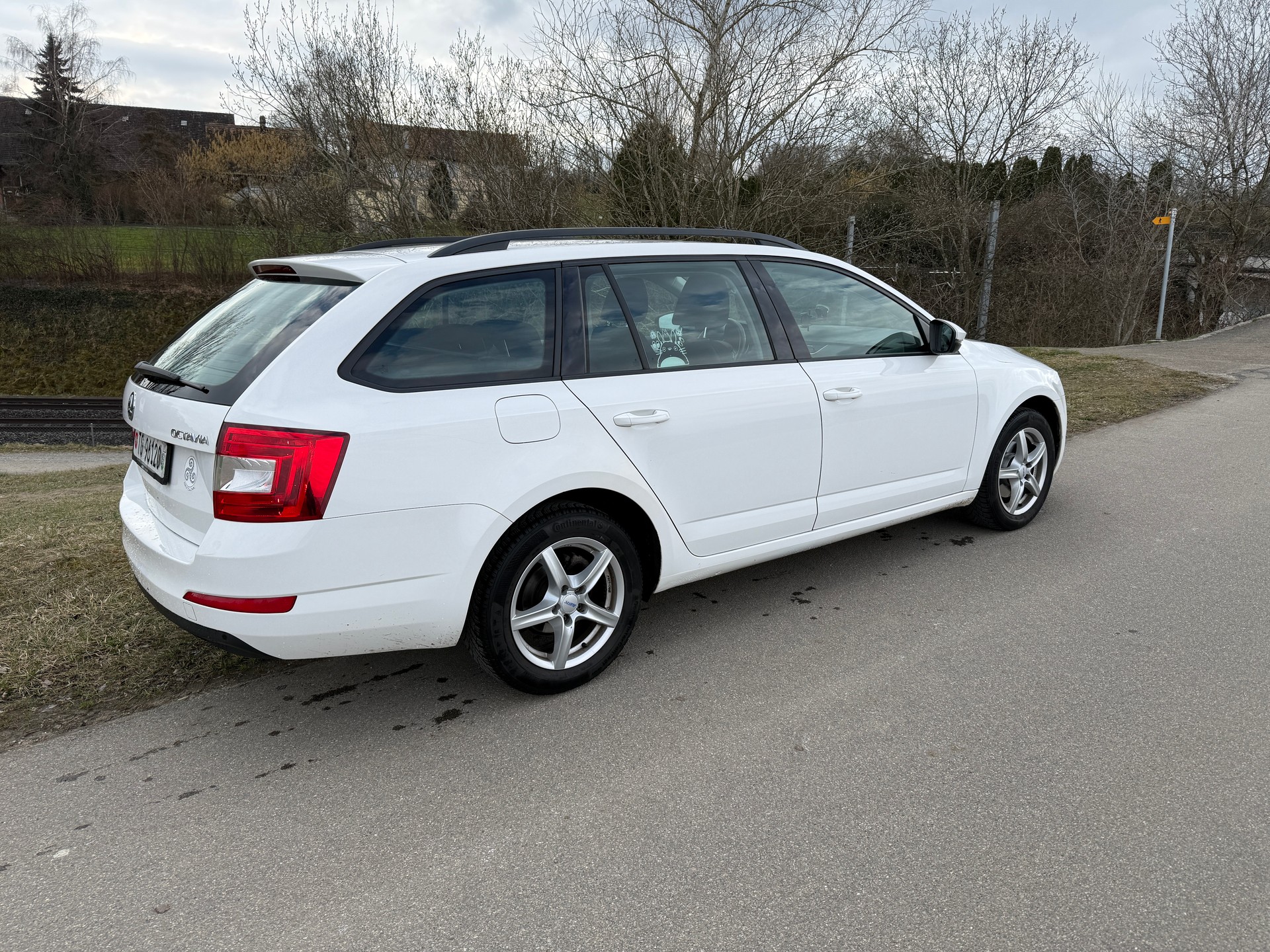 SKODA Octavia Combi 1.4 TSI Ambition-image-1