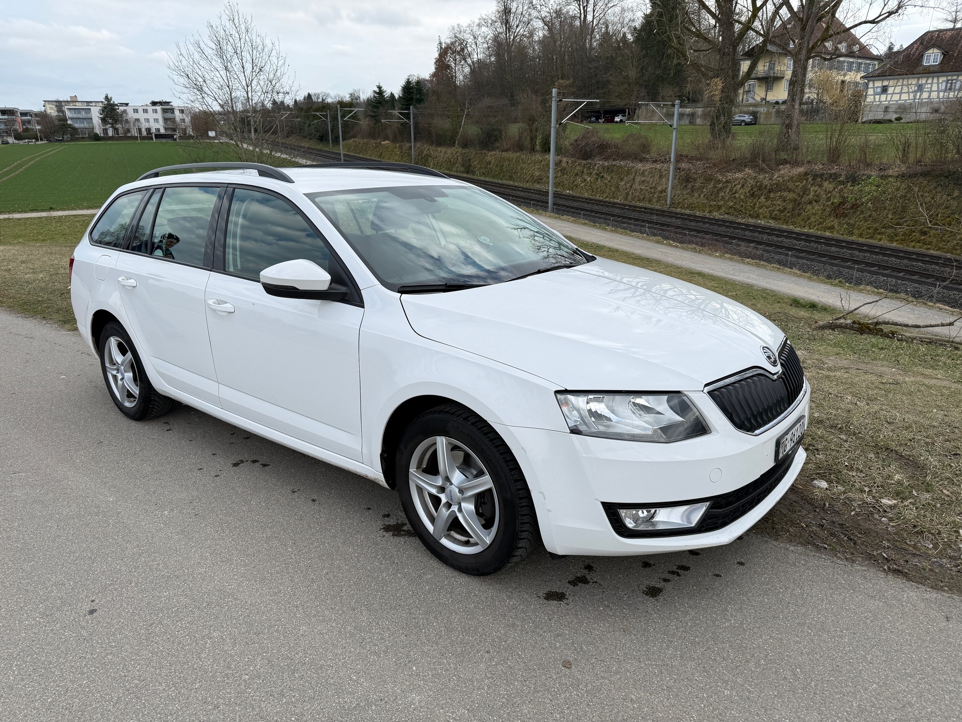 SKODA Octavia Combi 1.4 TSI Ambition-image-0