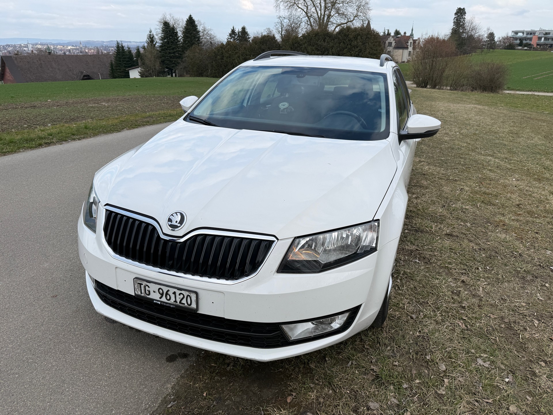 SKODA Octavia Combi 1.4 TSI Ambition-image-7