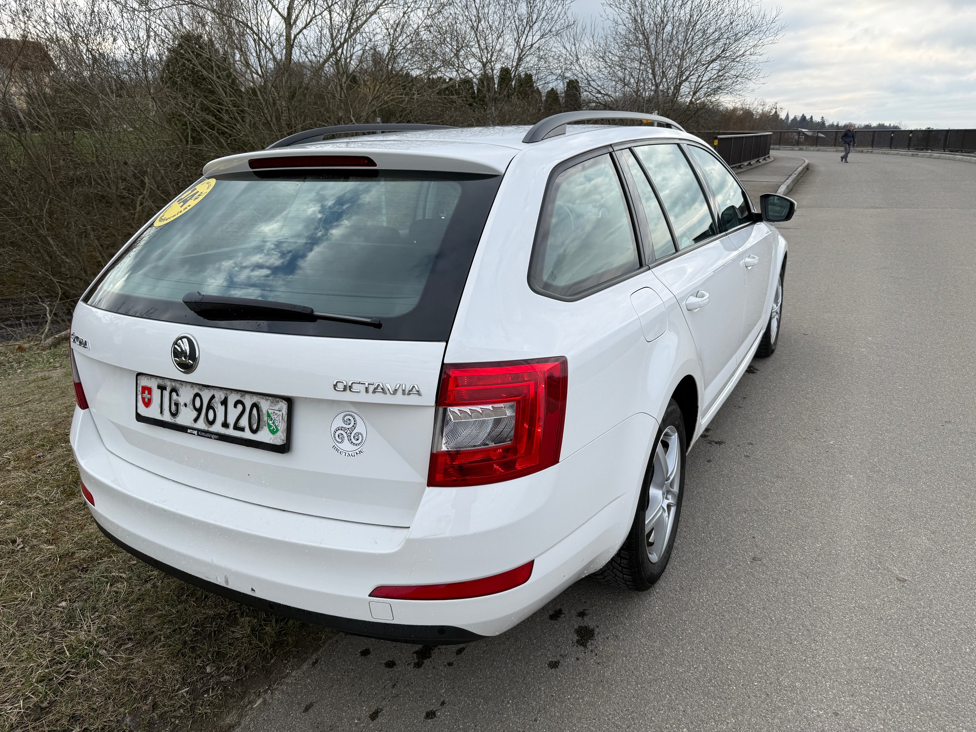 SKODA Octavia Combi 1.4 TSI Ambition-image-5