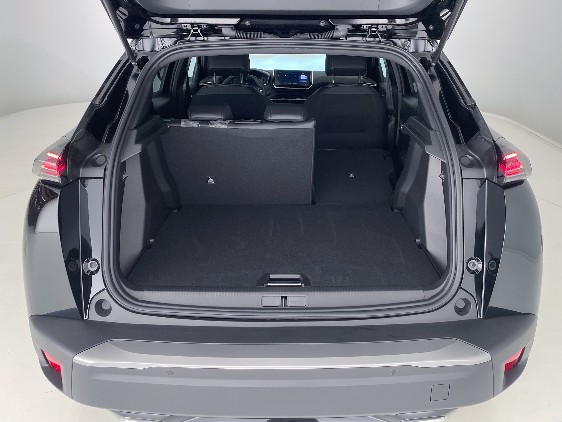 PEUGEOT 2008 1.2 Hybrid 145PS Allure Premium-image-30