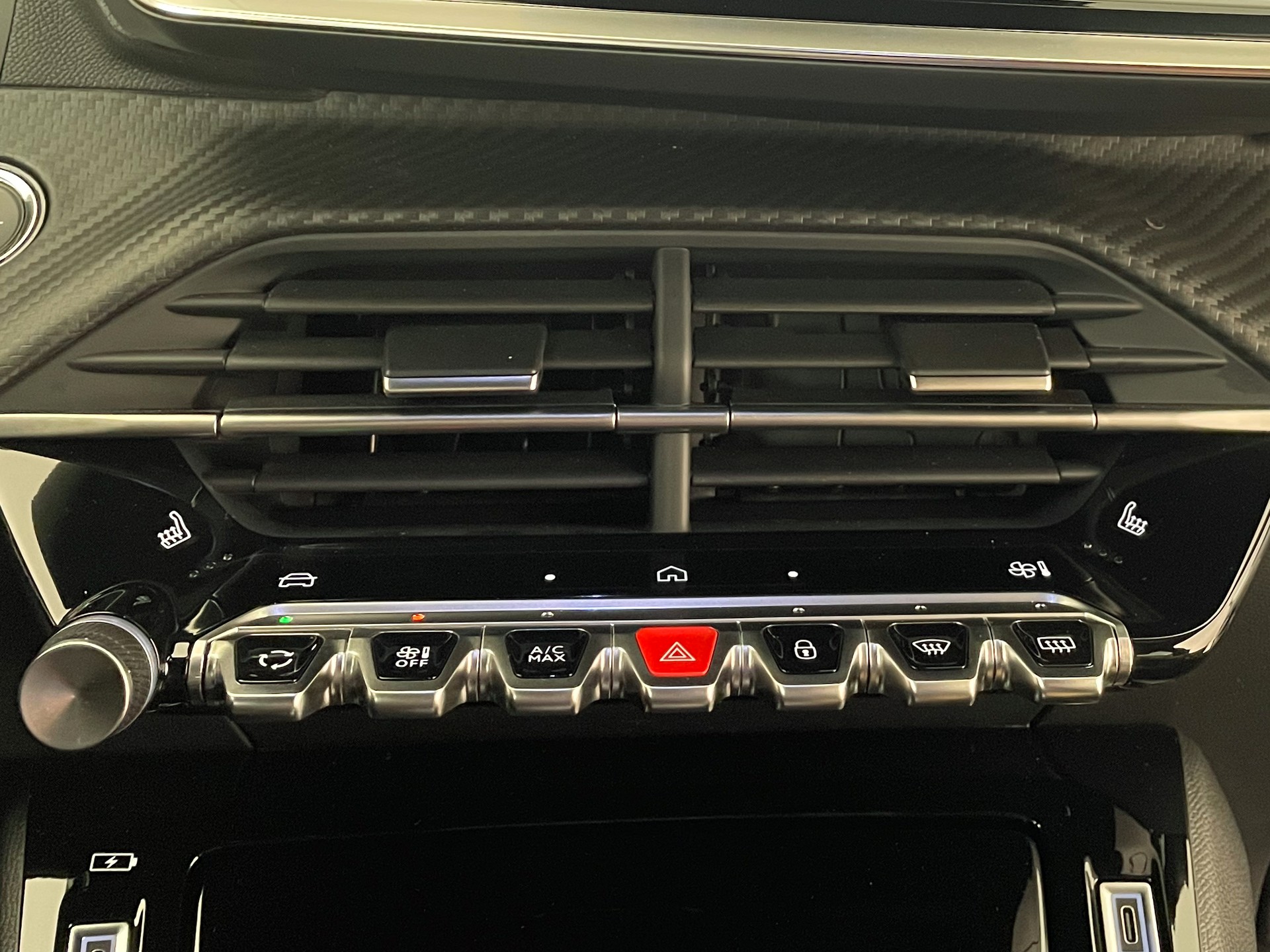 PEUGEOT 2008 1.2 Hybrid 145PS Allure Premium-image-24