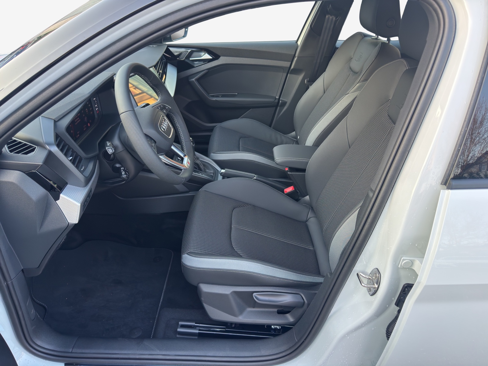 AUDI A1 Sportback 30 TFSI Attraction S-tronic-image-7