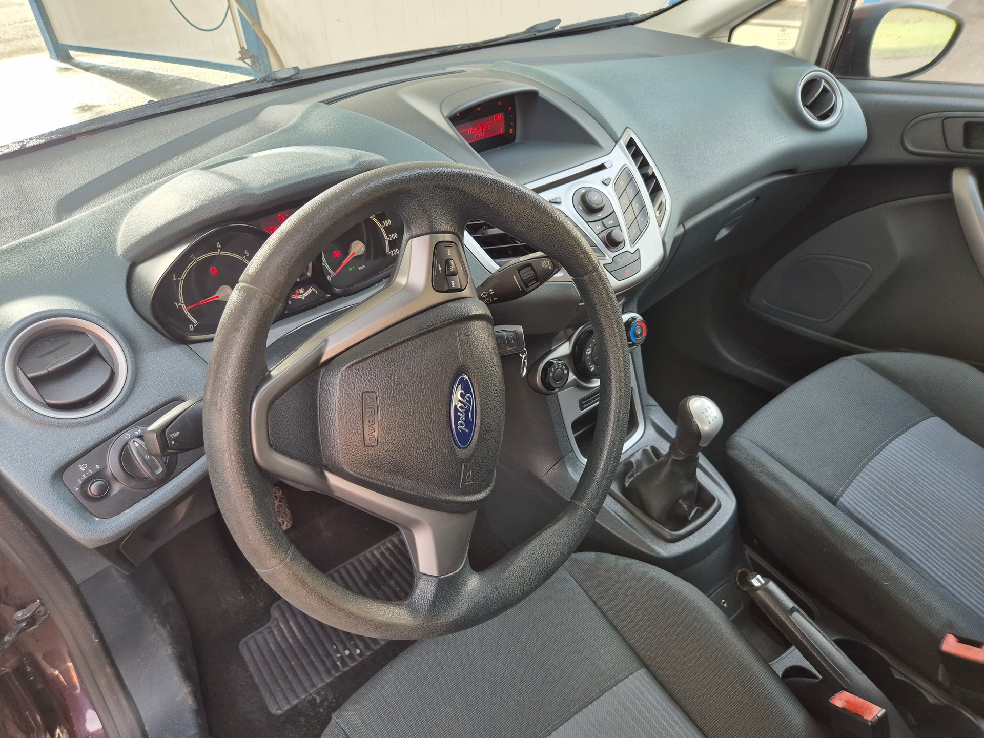FORD Fiesta 1.25 16V Ambiente-image-8