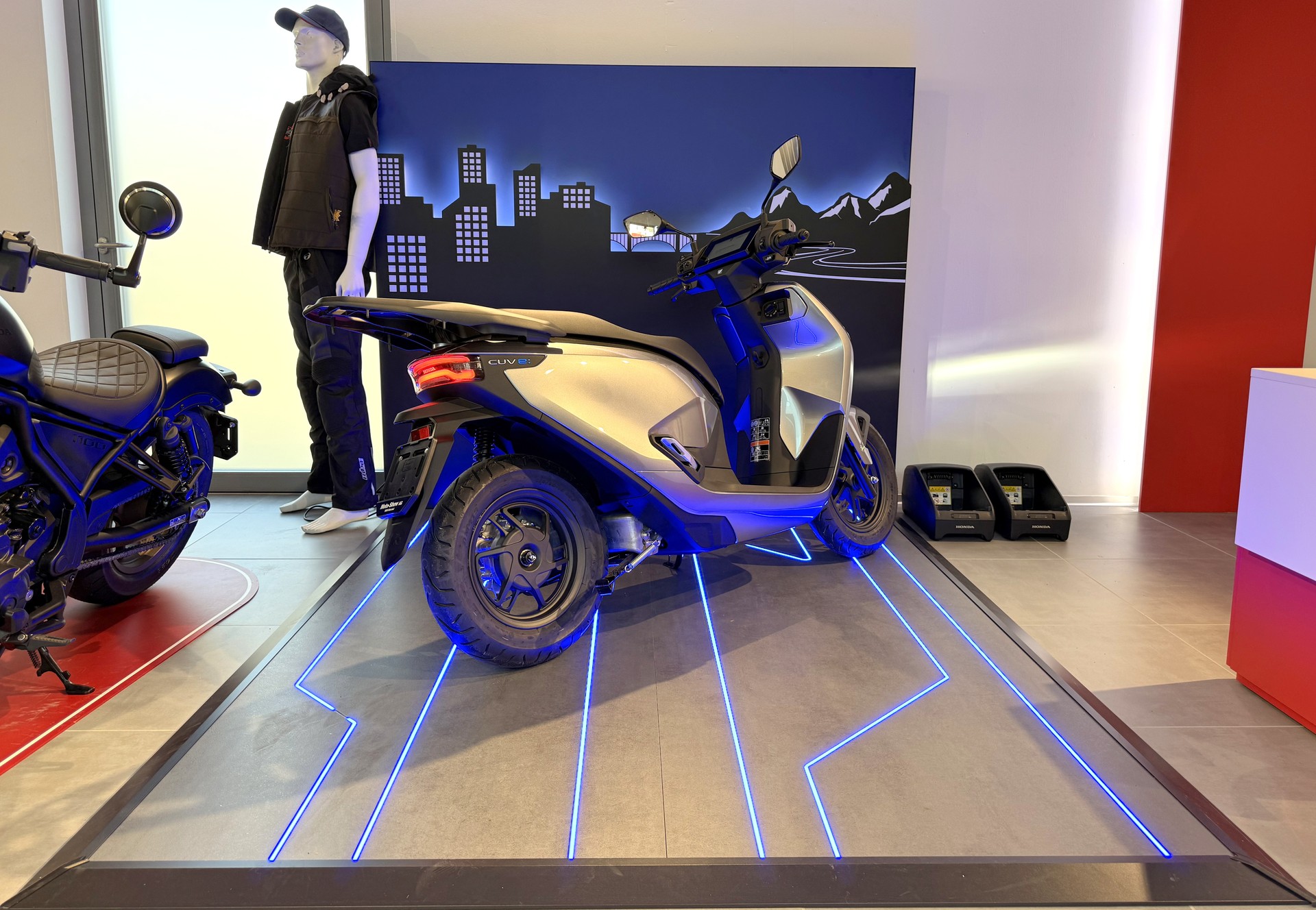 HONDA EVP 4 2026-showroom-element-2
