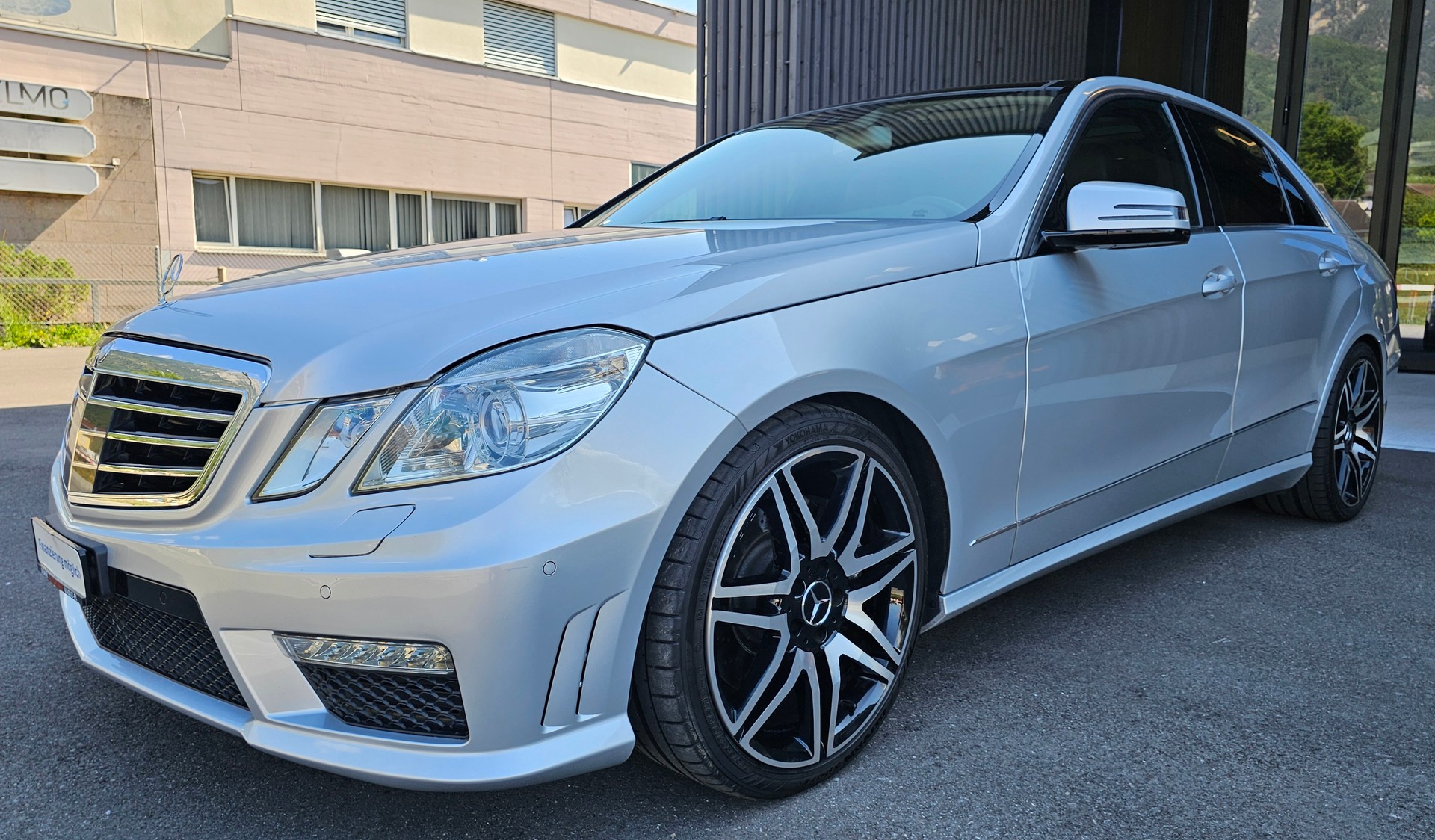MERCEDES-BENZ E 500 Avantgarde AMG Optik 7G-Tronic-image-0