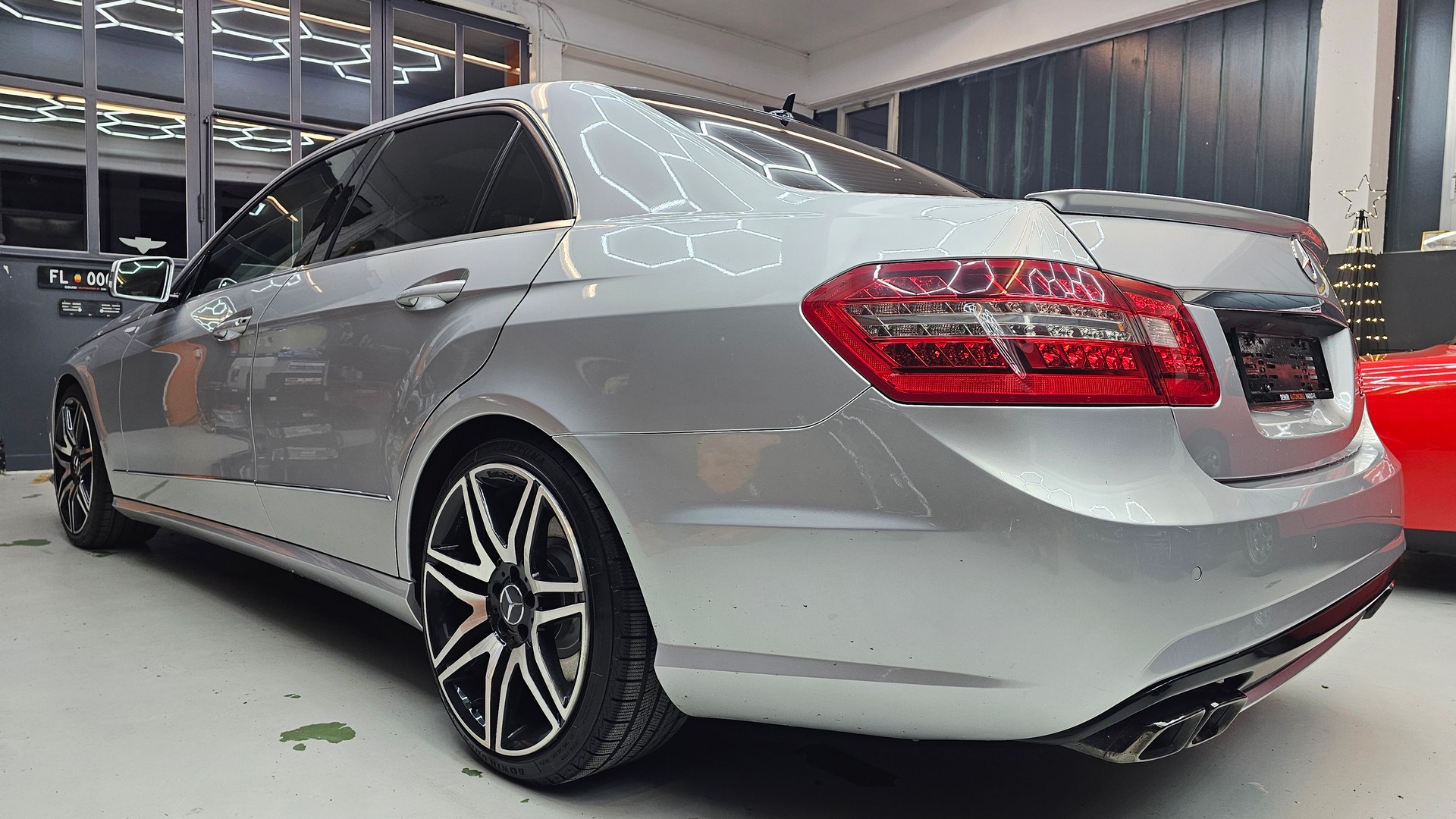 MERCEDES-BENZ E 500 Avantgarde AMG Optik 7G-Tronic-image-2